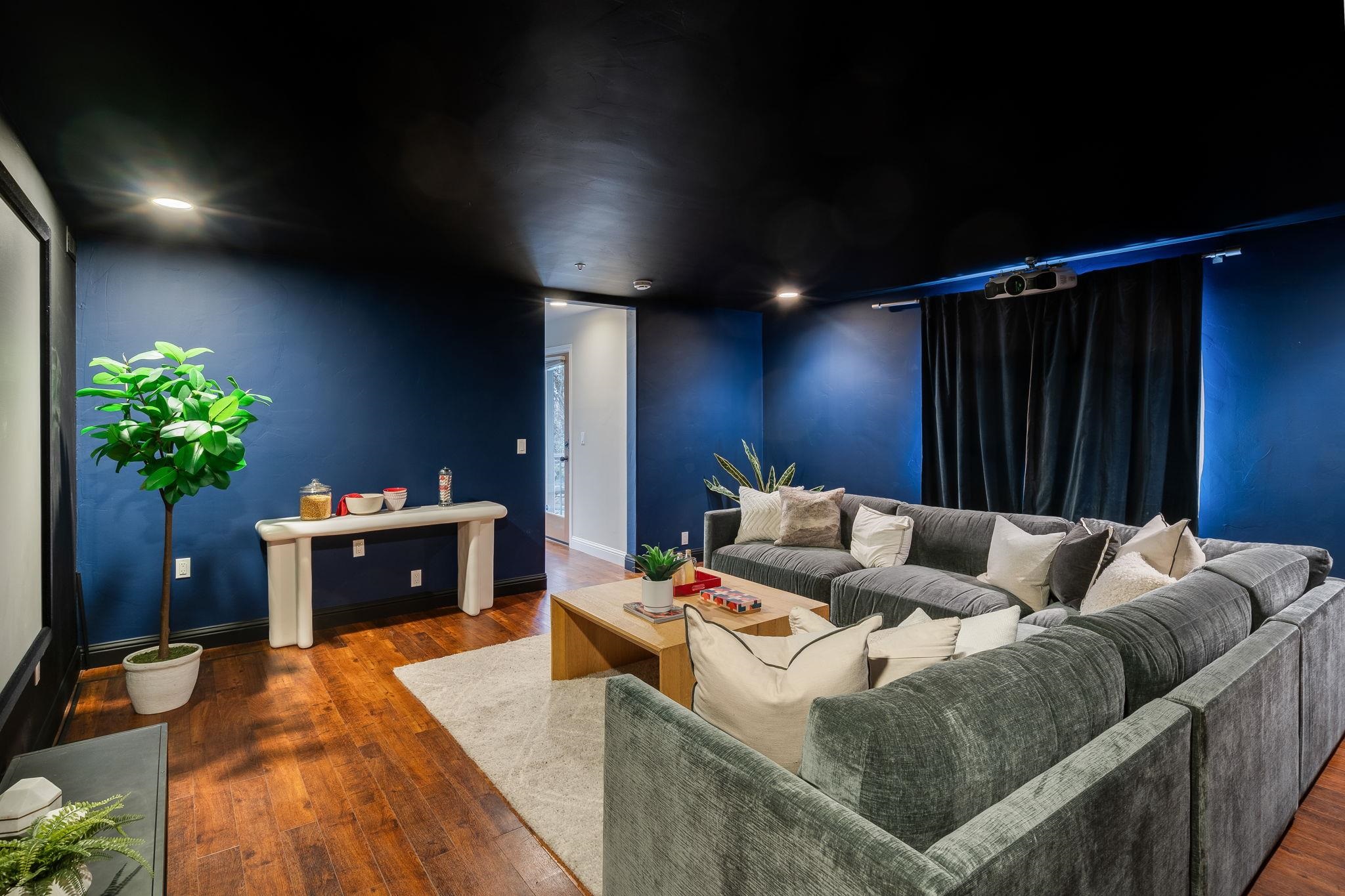 Detail Gallery Image 46 of 60 For 6257 Virgo Rd, Oakland,  CA 94611 - 5 Beds | 3/1 Baths