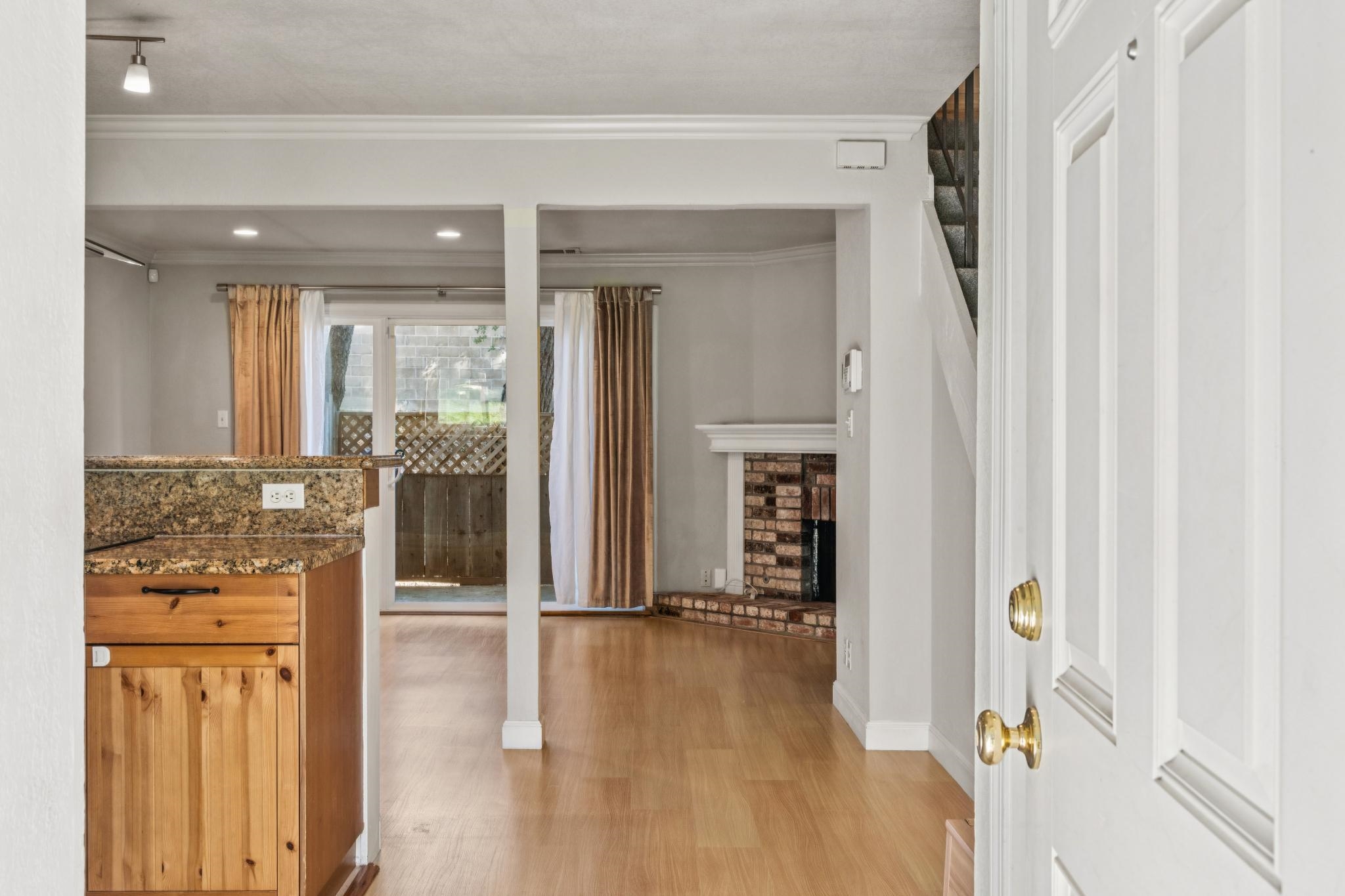 Photo #2: 41121692 Listing: Photo #2