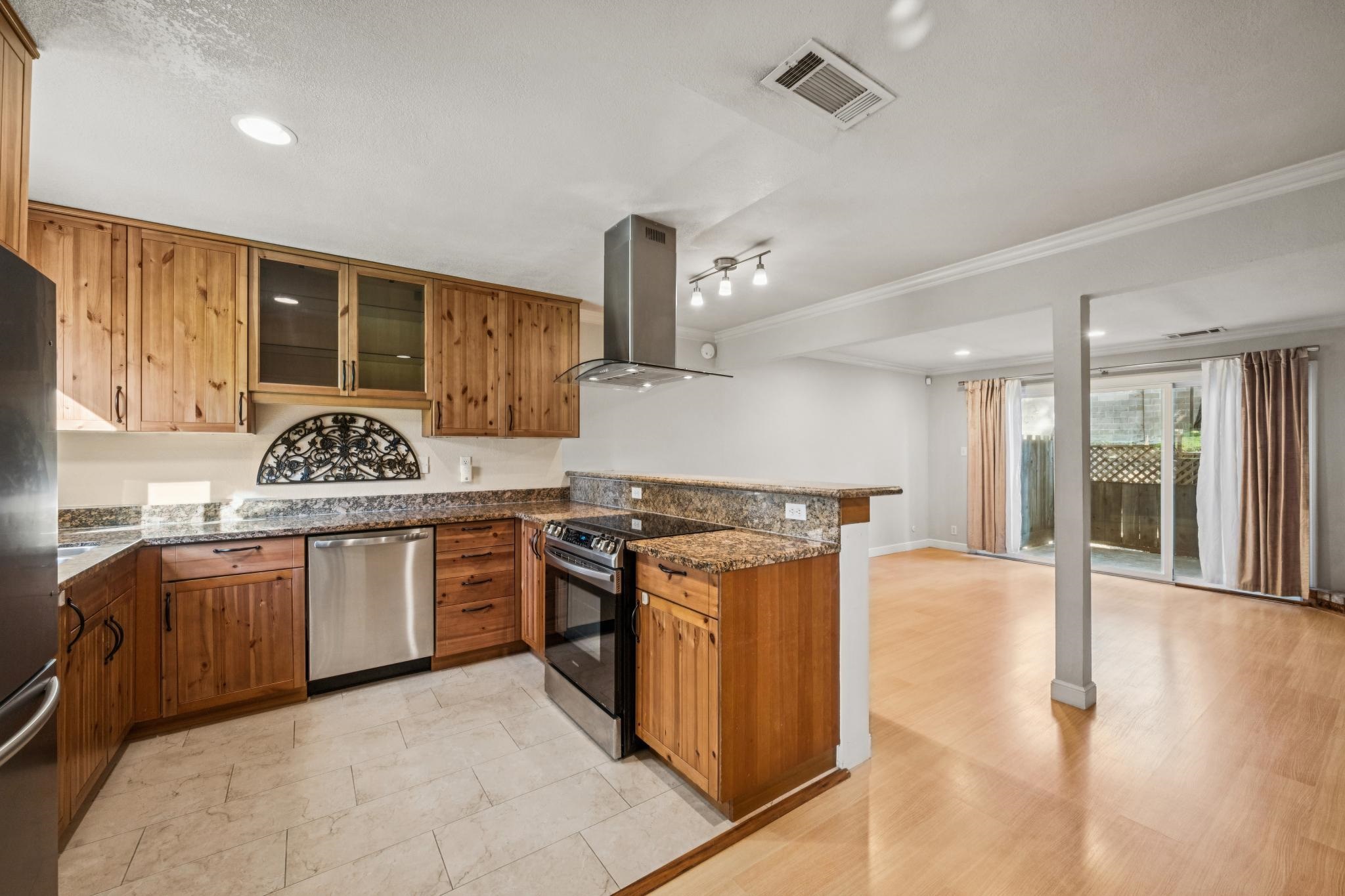 Photo #4: 41121692 Listing: Photo #4