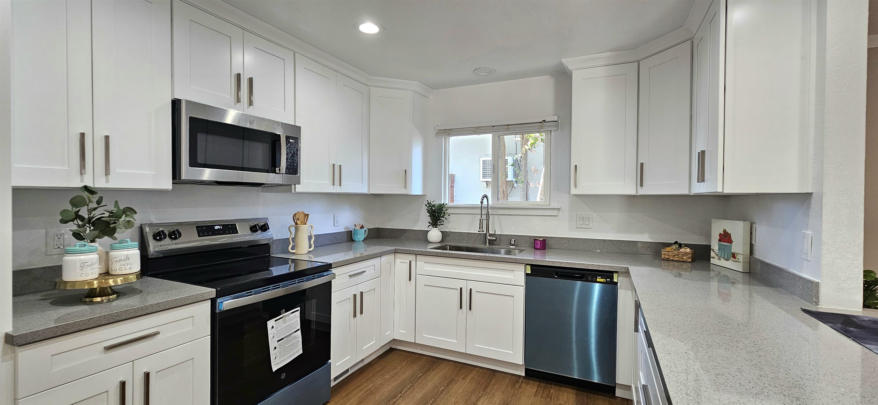 Detail Gallery Image 7 of 30 For 3195 Willow Pass Rd, Concord,  CA 94519 - 3 Beds | 1/1 Baths