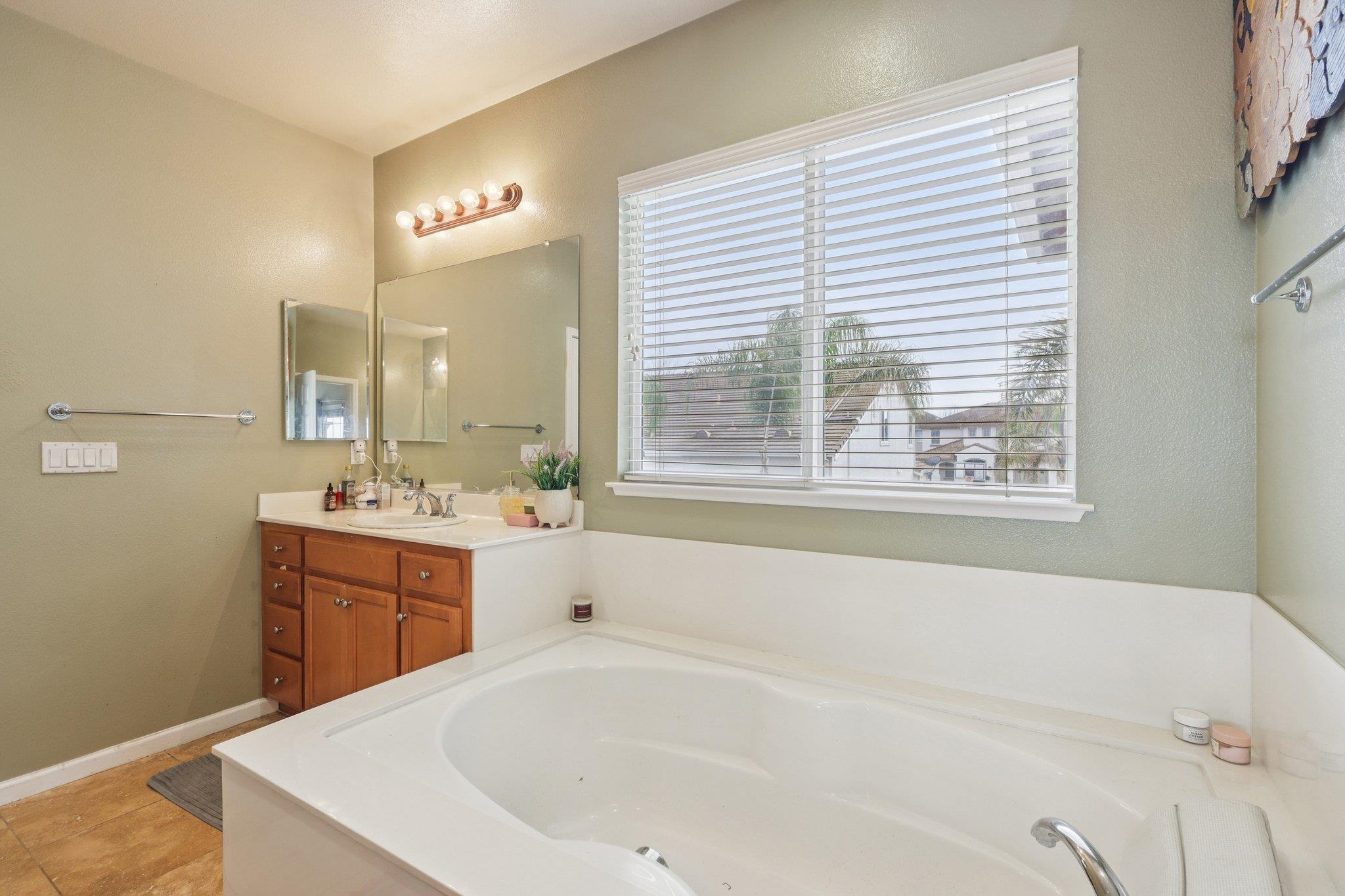 Detail Gallery Image 23 of 55 For 6238 Crystal Springs Cir, Discovery Bay,  CA 94505 - 4 Beds | 3/1 Baths