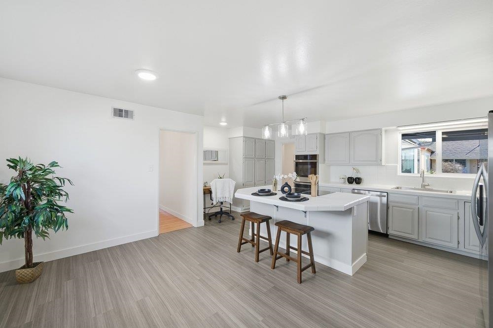 Detail Gallery Image 11 of 26 For 15744 via Sonata, San Lorenzo,  CA 94580 - 3 Beds | 2 Baths