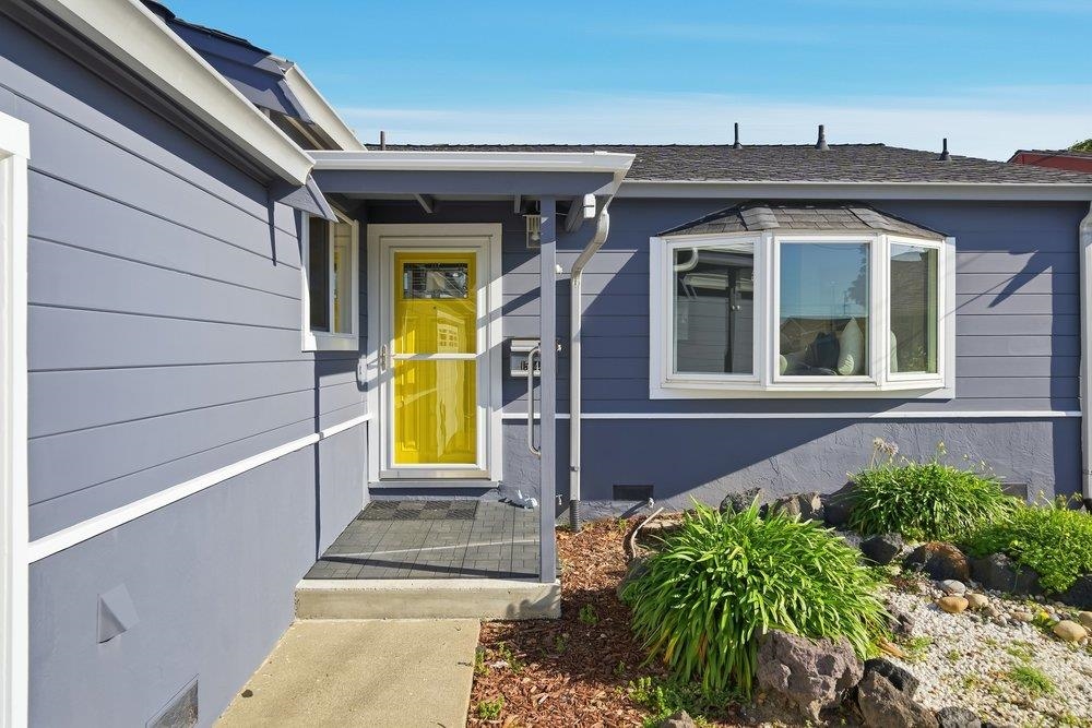 Detail Gallery Image 4 of 26 For 15744 via Sonata, San Lorenzo,  CA 94580 - 3 Beds | 2 Baths