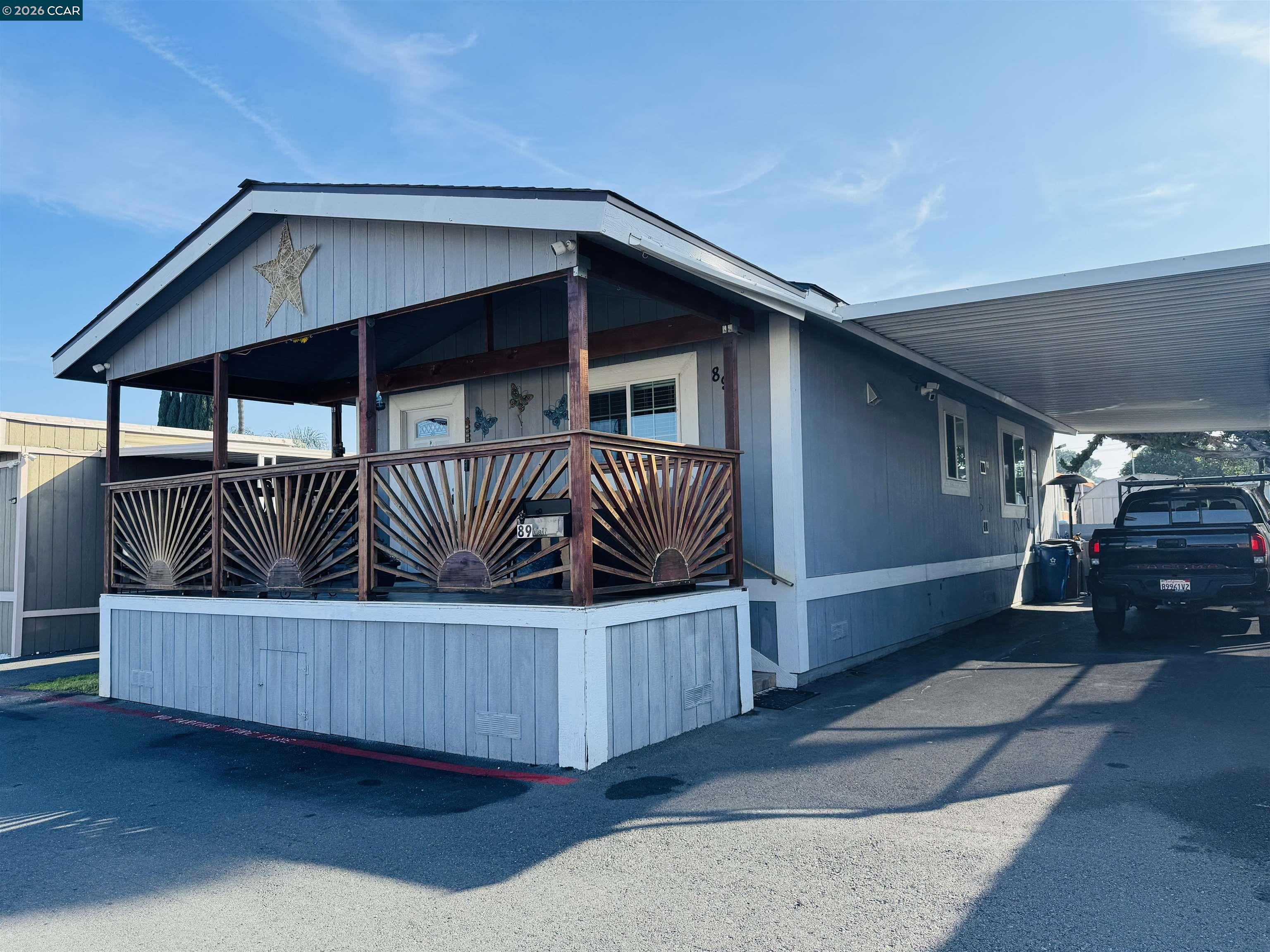 Front Image Thumbnail for CC41121721