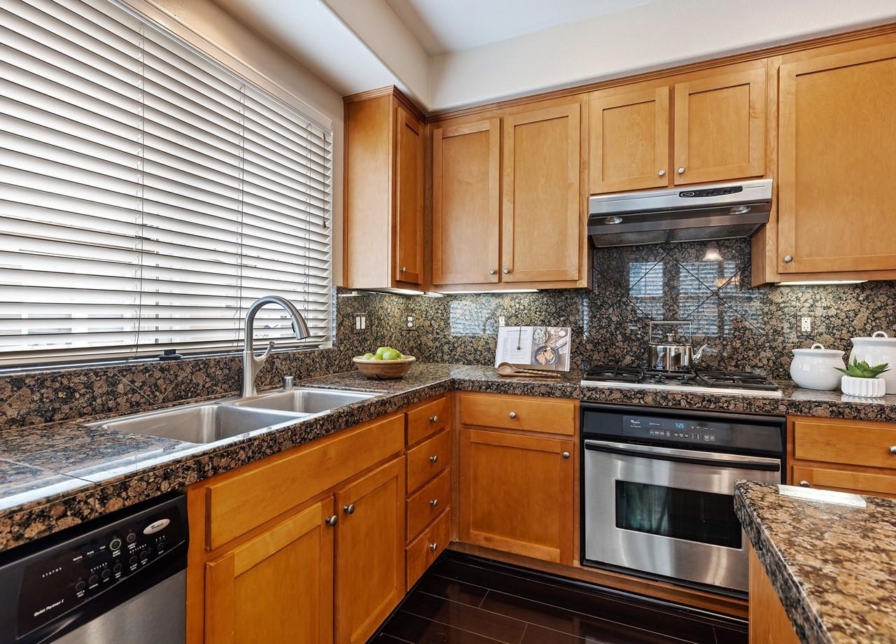 Detail Gallery Image 19 of 38 For 6020 Hillbrook Pl, Dublin,  CA 94568 - 3 Beds | 3/1 Baths