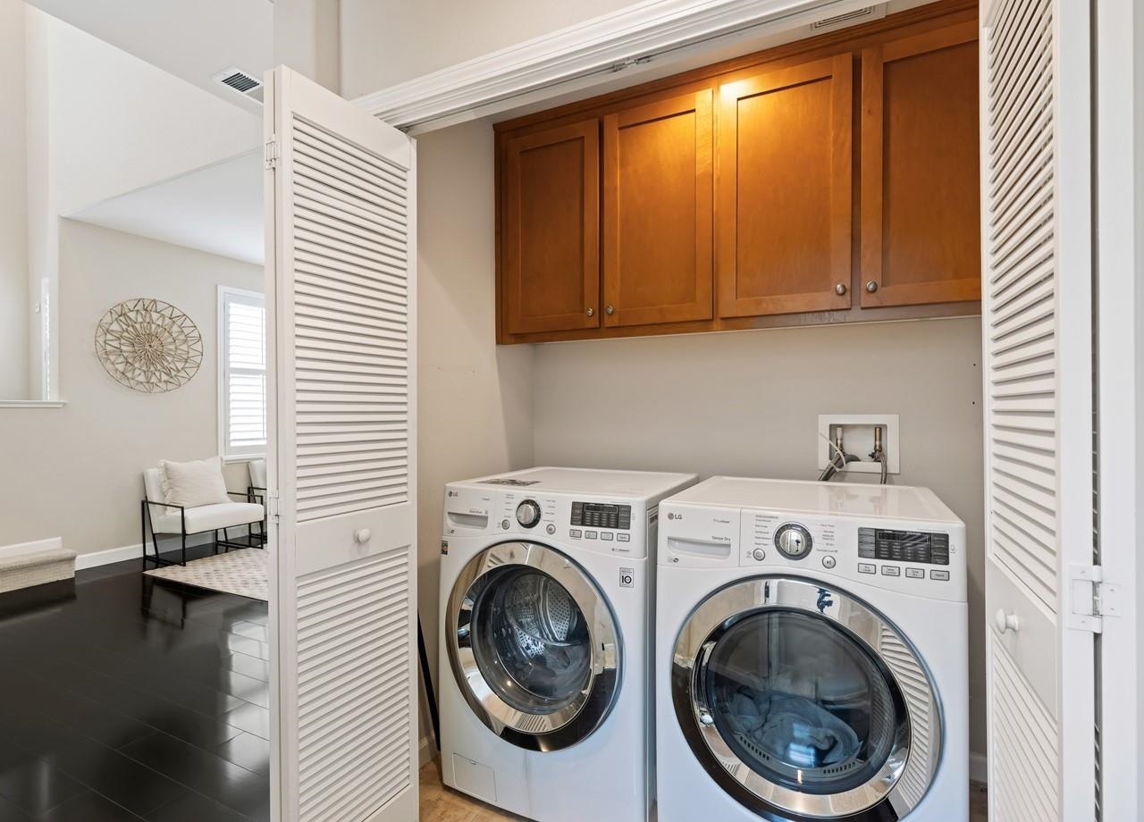 Detail Gallery Image 21 of 38 For 6020 Hillbrook Pl, Dublin,  CA 94568 - 3 Beds | 3/1 Baths