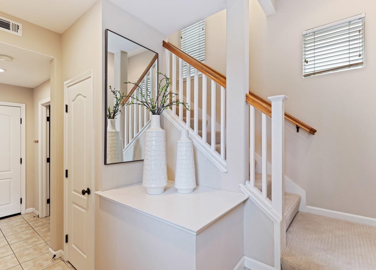 Detail Gallery Image 9 of 38 For 6020 Hillbrook Pl, Dublin,  CA 94568 - 3 Beds | 3/1 Baths
