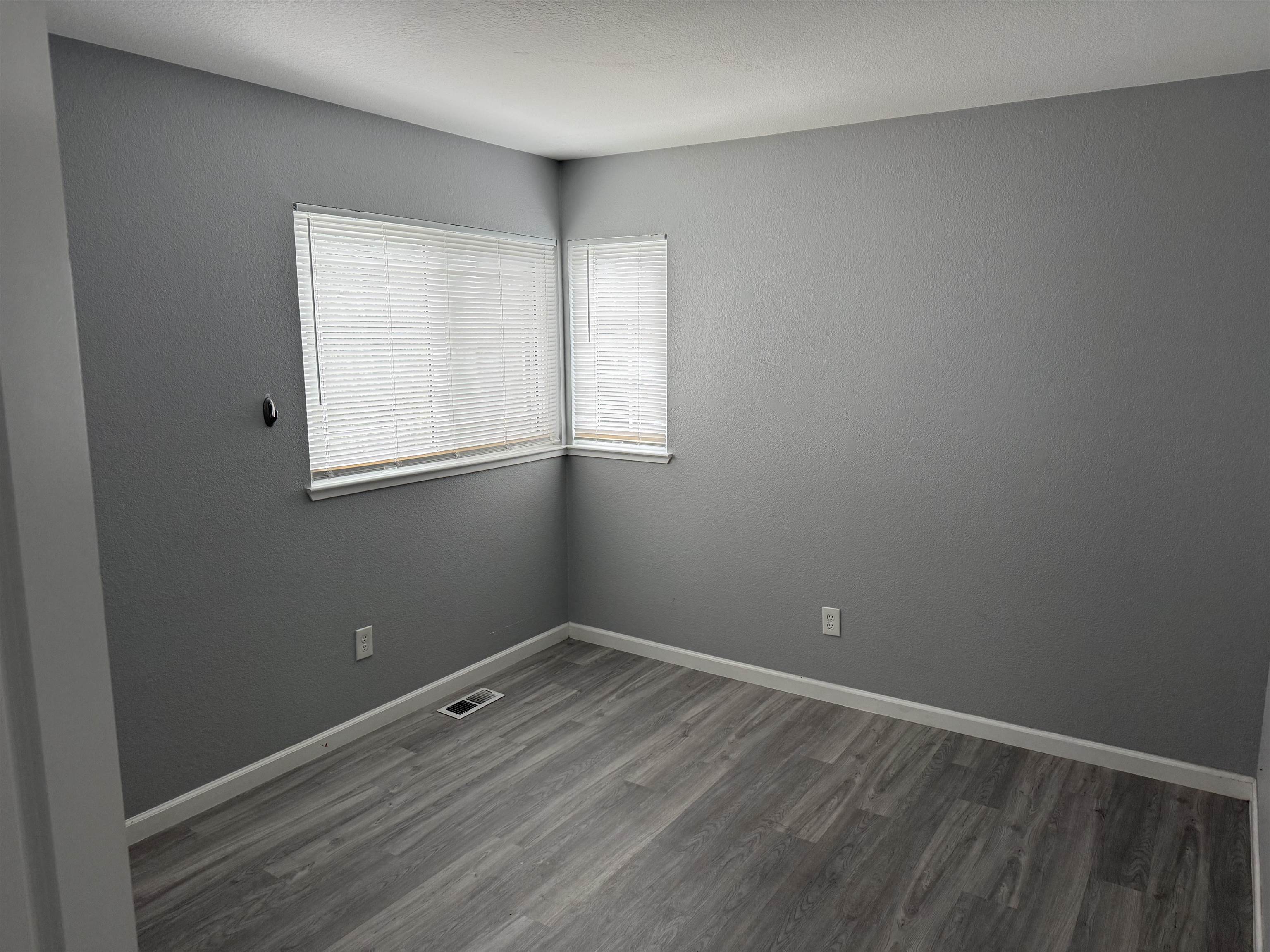 Detail Gallery Image 13 of 18 For 380 W Ruby St, Oakley,  CA 94561-2000 - 4 Beds | 2/1 Baths