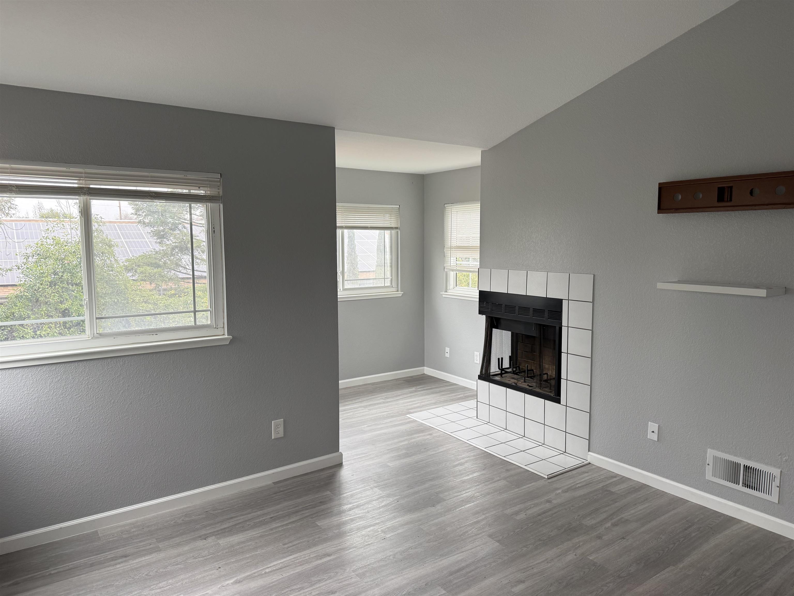 Detail Gallery Image 10 of 18 For 380 W Ruby St, Oakley,  CA 94561-2000 - 4 Beds | 2/1 Baths