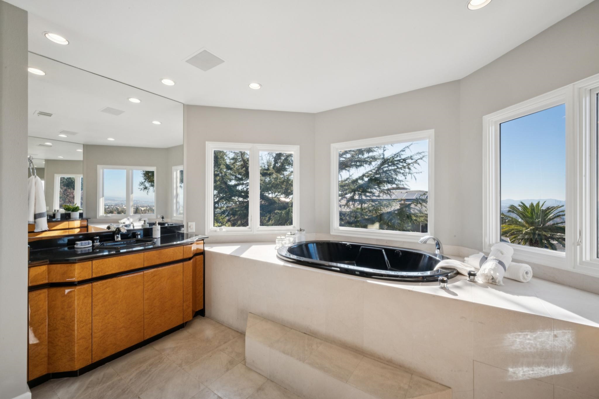 Detail Gallery Image 38 of 60 For 6000 Contra Costa Road, Oakland,  CA 94618 - 5 Beds | 3 Baths