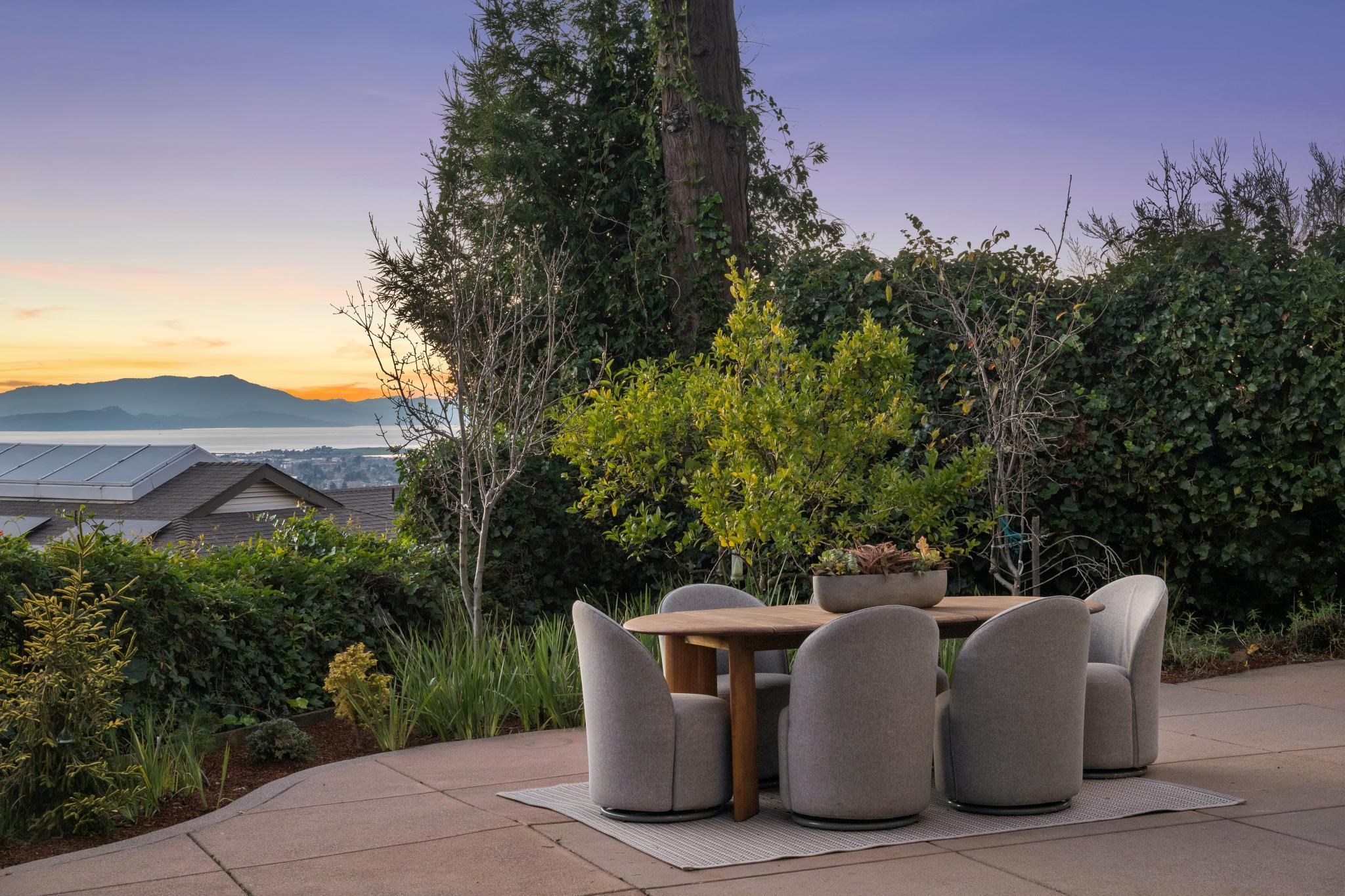 Detail Gallery Image 6 of 60 For 6000 Contra Costa Road, Oakland,  CA 94618 - 5 Beds | 3 Baths