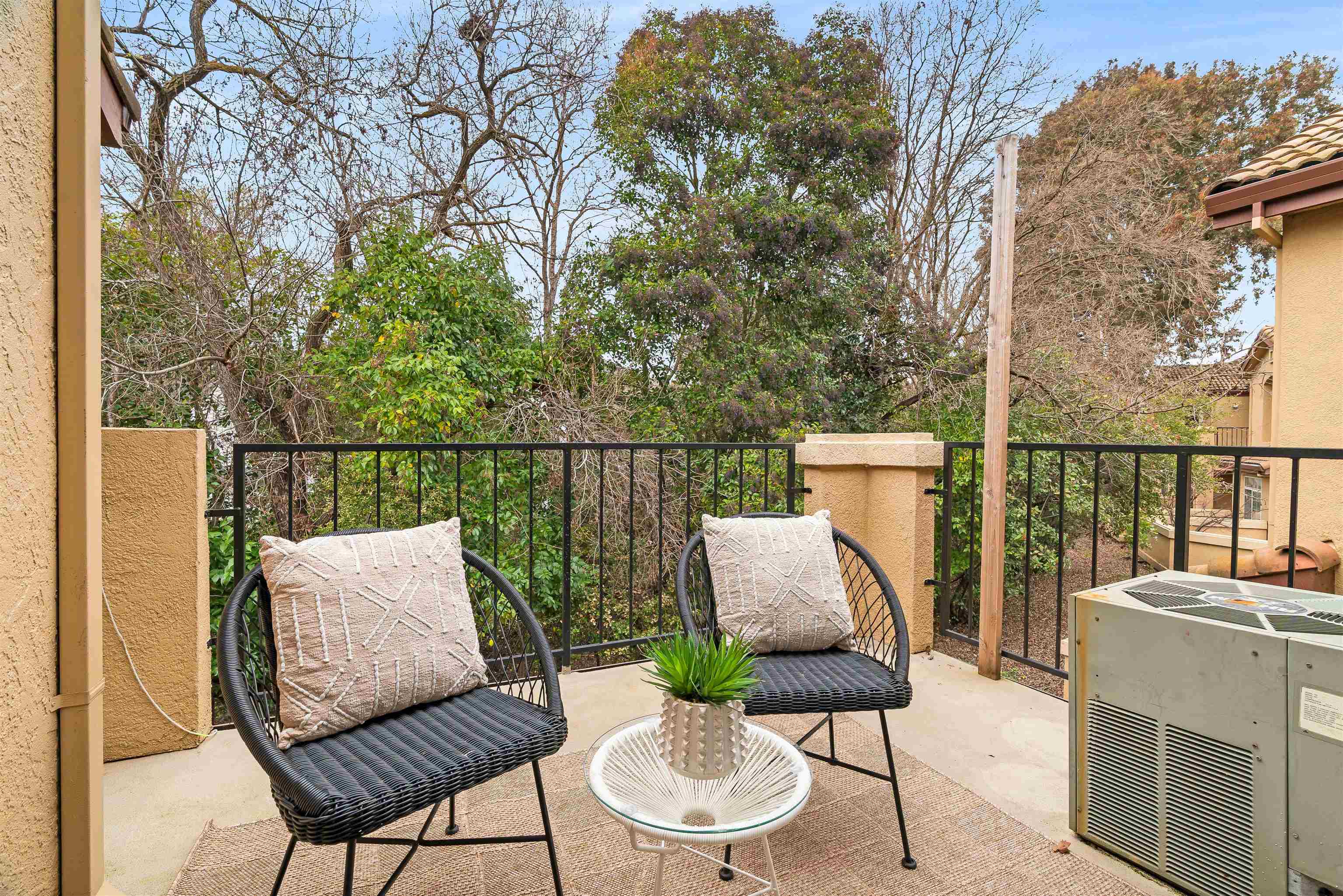 Detail Gallery Image 6 of 42 For 7774 Tuscany Dr, Dublin,  CA 94568 - 2 Beds | 2 Baths