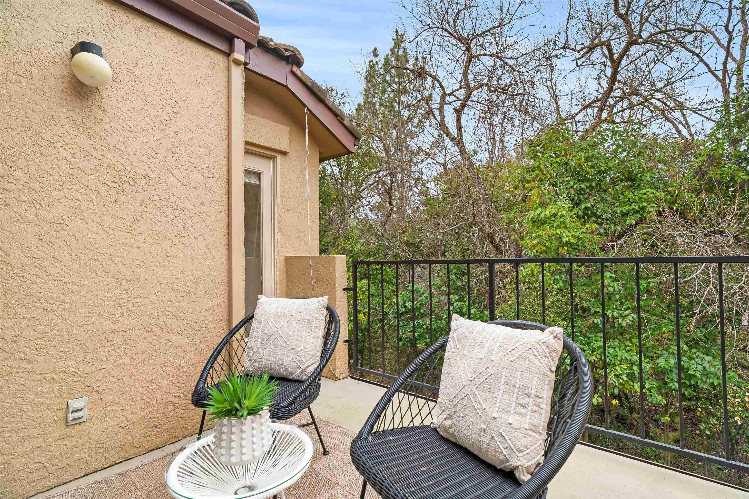 Detail Gallery Image 8 of 42 For 7774 Tuscany Dr, Dublin,  CA 94568 - 2 Beds | 2 Baths