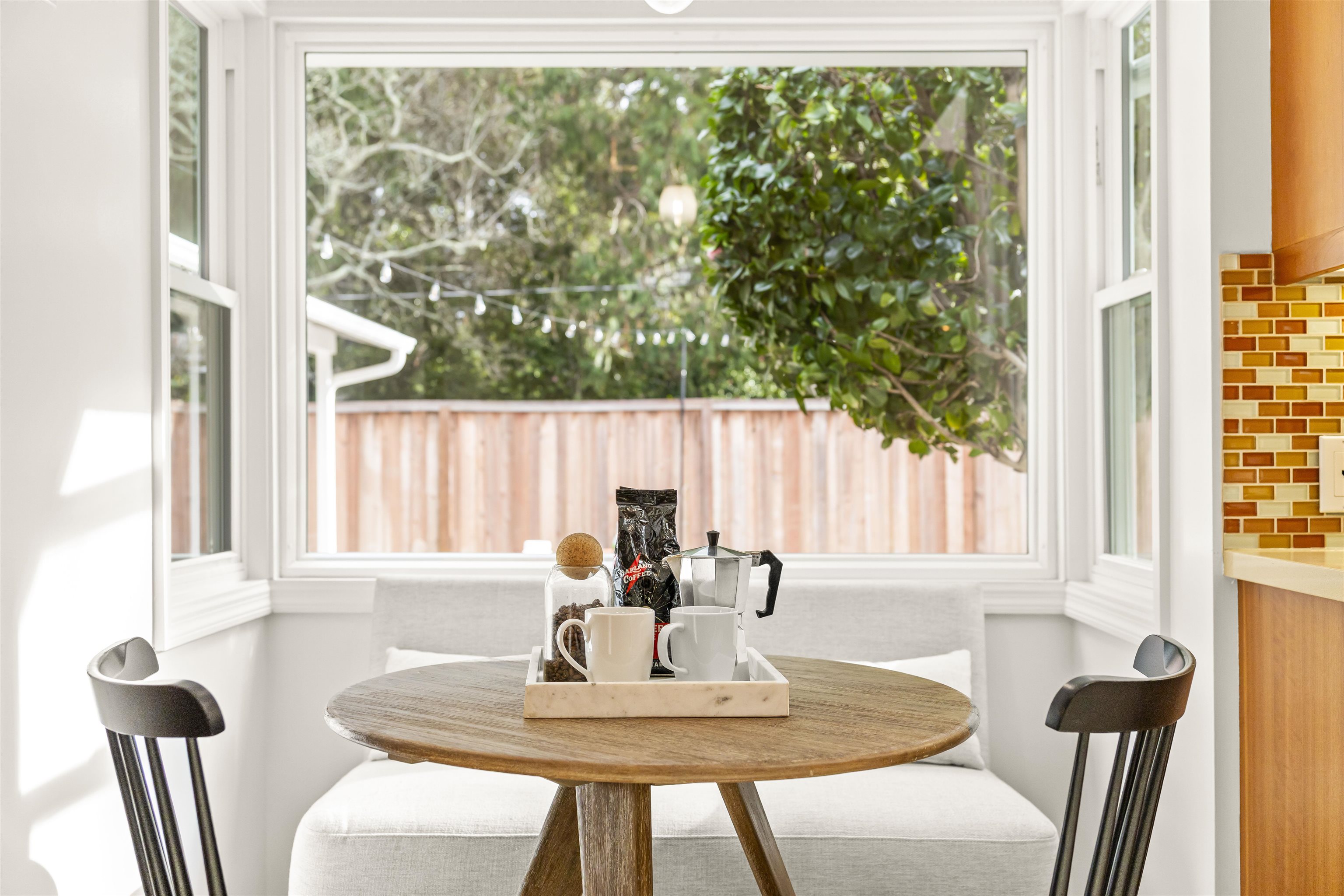 Detail Gallery Image 14 of 57 For 1509 Mountain Blvd, Oakland,  CA 94611 - 3 Beds | 2 Baths