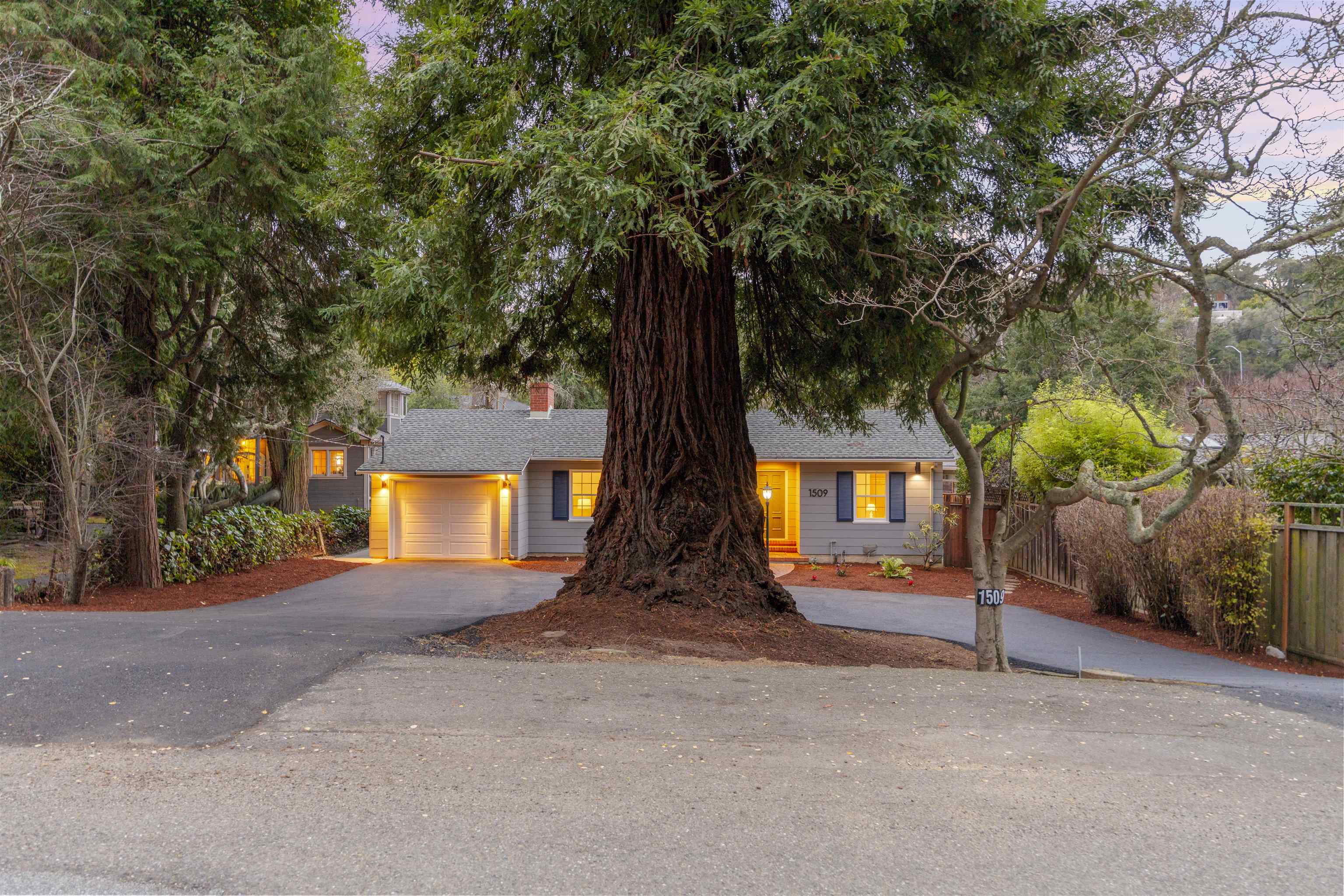 Detail Gallery Image 46 of 57 For 1509 Mountain Blvd, Oakland,  CA 94611 - 3 Beds | 2 Baths