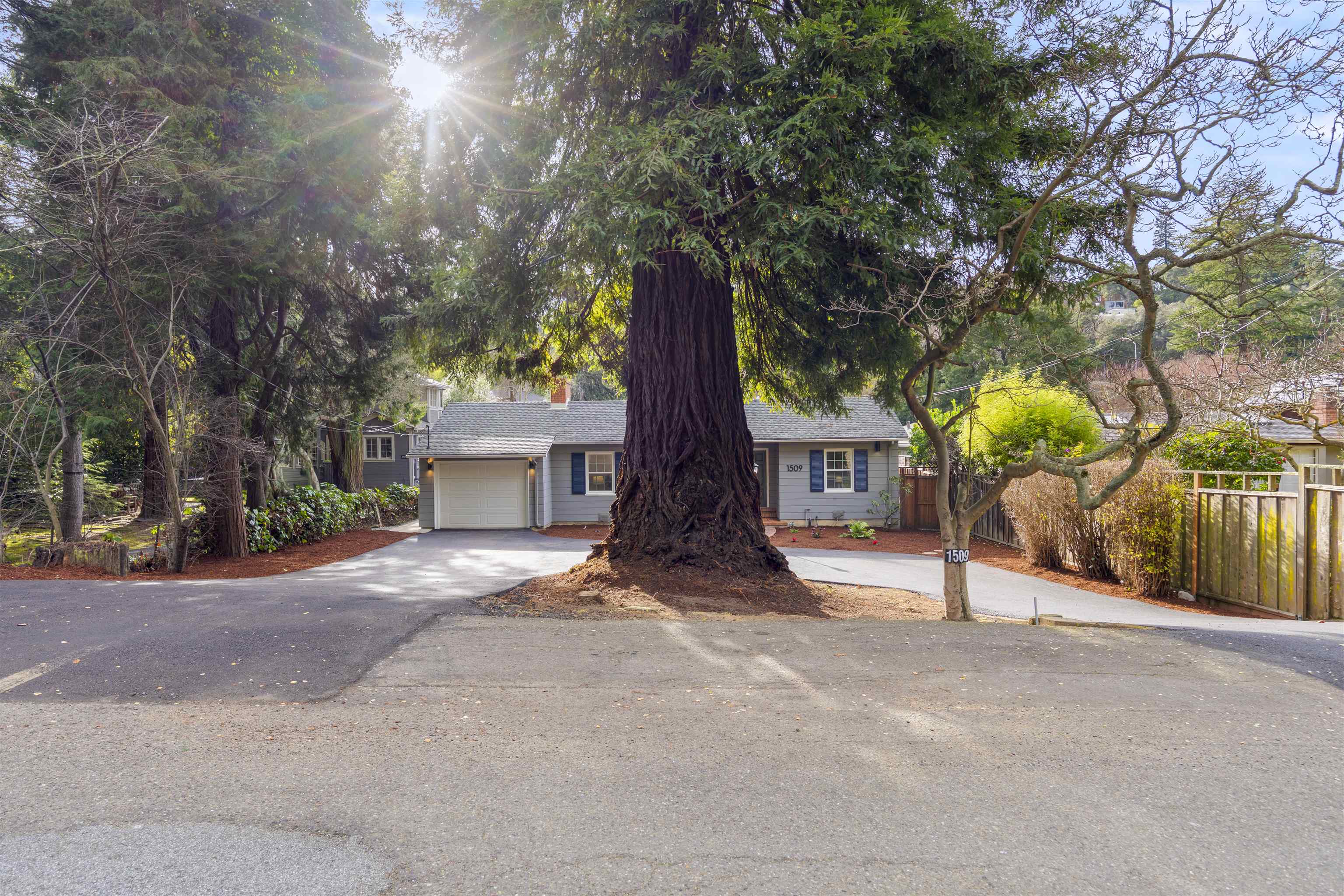 Detail Gallery Image 49 of 57 For 1509 Mountain Blvd, Oakland,  CA 94611 - 3 Beds | 2 Baths