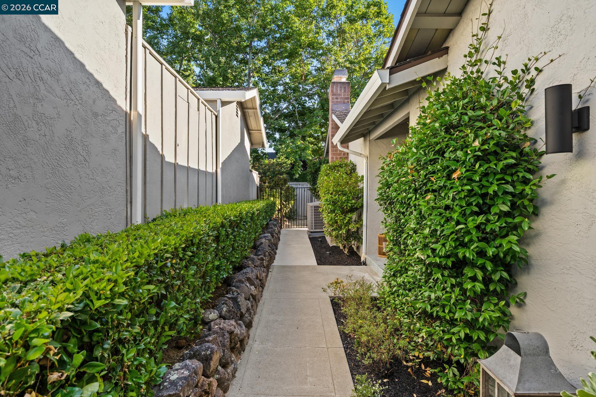 Detail Gallery Image 3 of 42 For 2003 Saint George Rd, Danville,  CA 94526 - 4 Beds | 2/1 Baths
