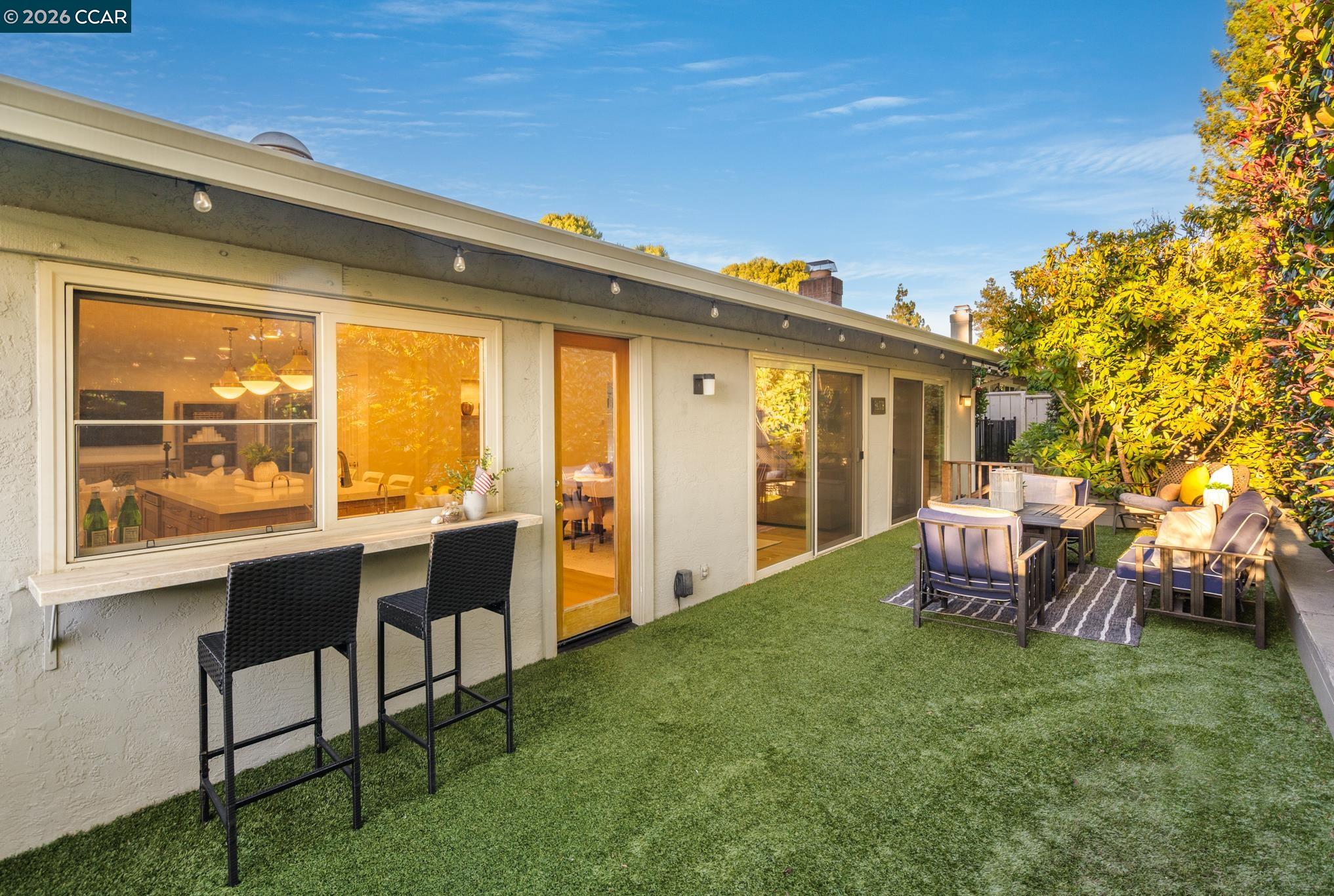 Detail Gallery Image 31 of 42 For 2003 Saint George Rd, Danville,  CA 94526 - 4 Beds | 2/1 Baths