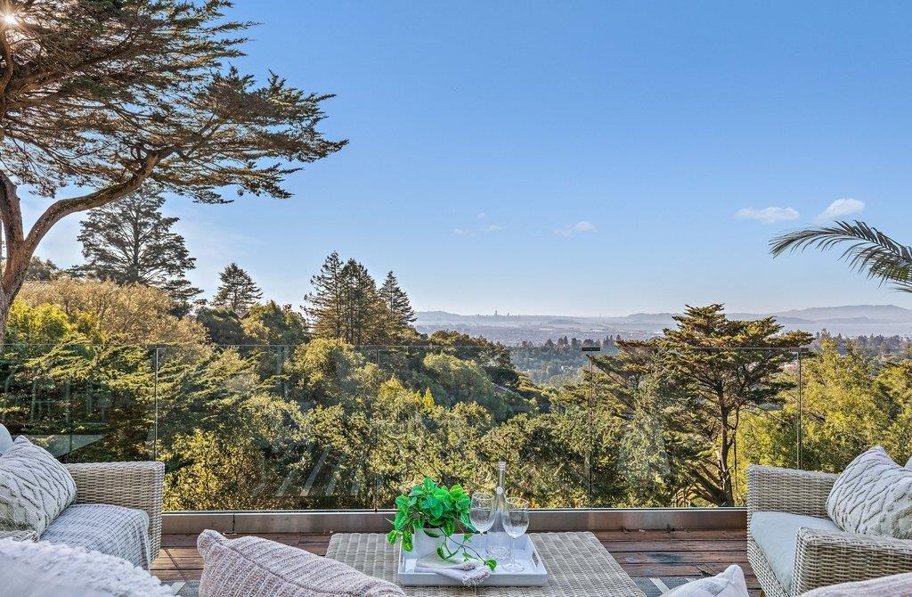 Detail Gallery Image 2 of 57 For 6121 Chelton Drive, Oakland,  CA 94611 - 2 Beds | 1/1 Baths