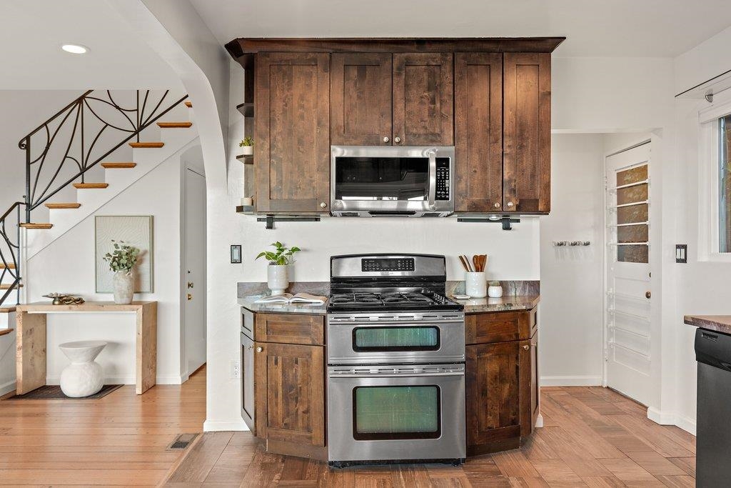 Detail Gallery Image 16 of 57 For 6121 Chelton Drive, Oakland,  CA 94611 - 2 Beds | 1/1 Baths