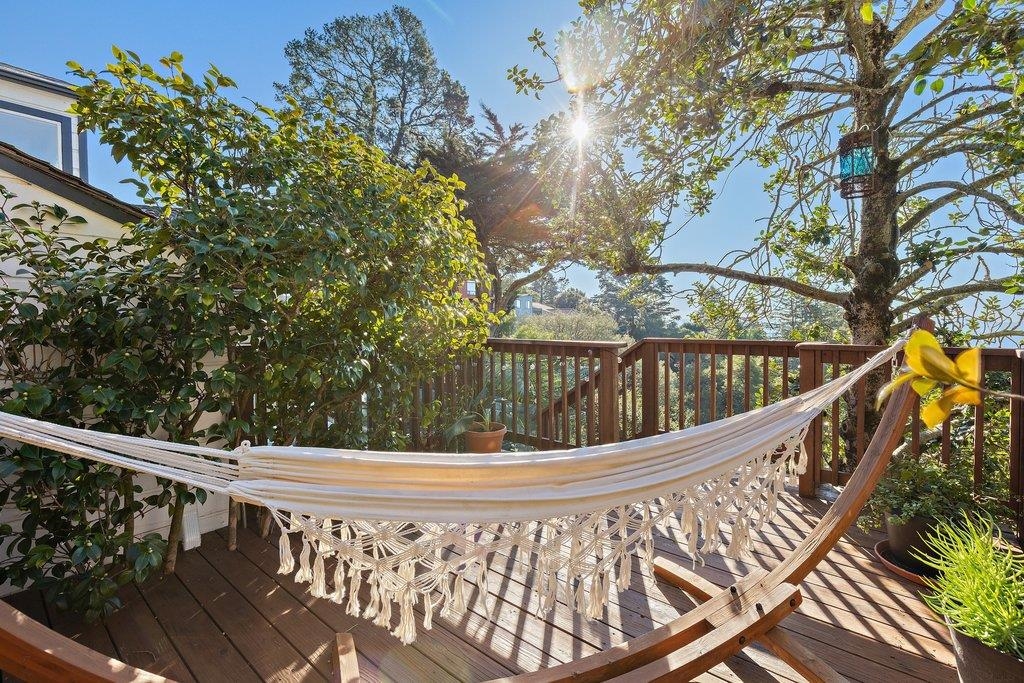 Detail Gallery Image 19 of 57 For 6121 Chelton Drive, Oakland,  CA 94611 - 2 Beds | 1/1 Baths