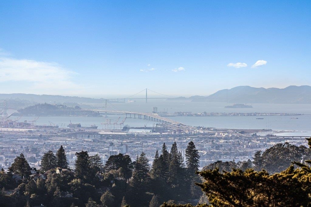 Detail Gallery Image 3 of 57 For 6121 Chelton Drive, Oakland,  CA 94611 - 2 Beds | 1/1 Baths