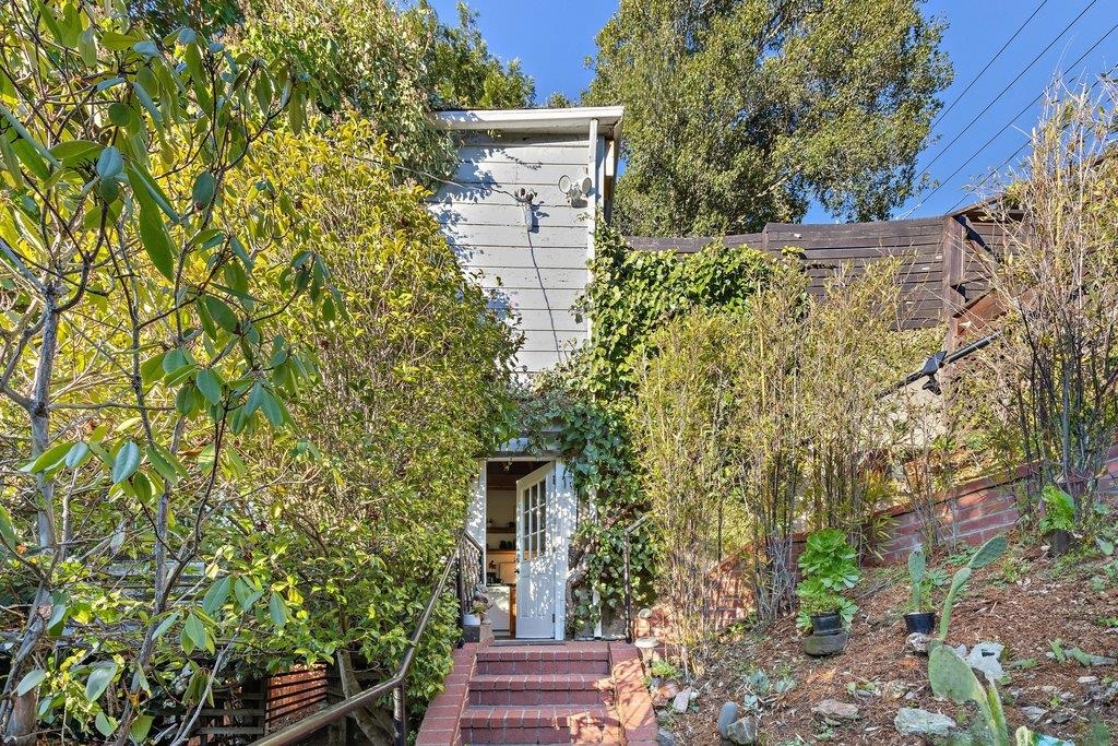 Detail Gallery Image 44 of 57 For 6121 Chelton Drive, Oakland,  CA 94611 - 2 Beds | 1/1 Baths