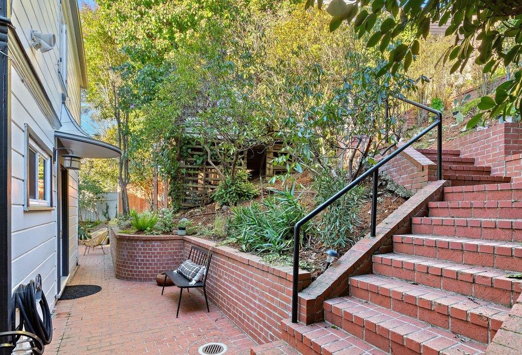 Detail Gallery Image 46 of 57 For 6121 Chelton Drive, Oakland,  CA 94611 - 2 Beds | 1/1 Baths