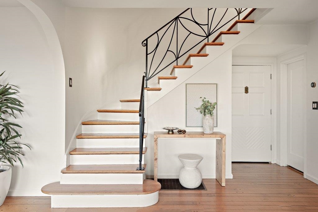 Detail Gallery Image 6 of 57 For 6121 Chelton Drive, Oakland,  CA 94611 - 2 Beds | 1/1 Baths