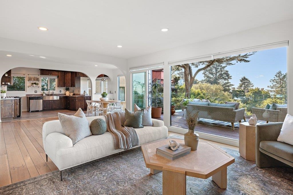 Detail Gallery Image 10 of 57 For 6121 Chelton Drive, Oakland,  CA 94611 - 2 Beds | 1/1 Baths