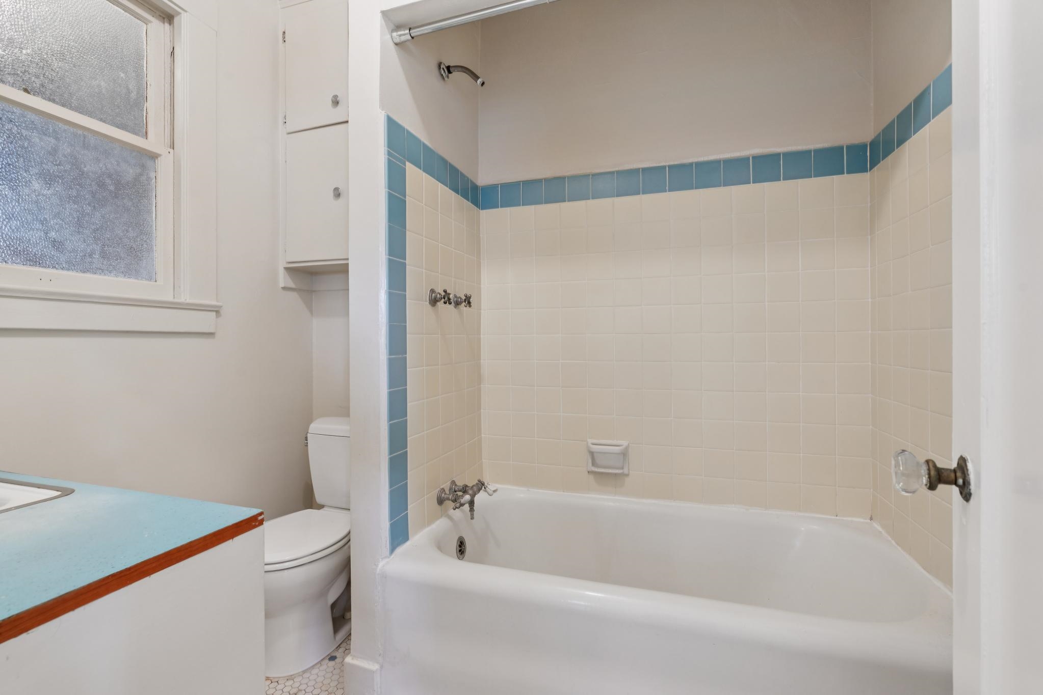 Detail Gallery Image 19 of 40 For 832 Walker, Oakland,  CA 94610 - – Beds | – Baths