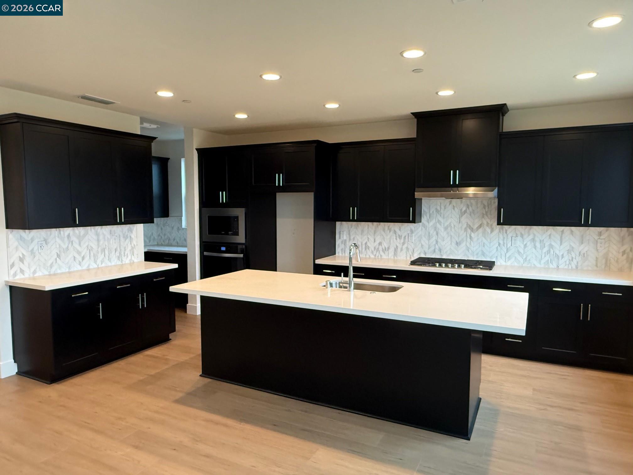 Detail Gallery Image 2 of 14 For 17061 Aldergrove Court, Lathrop,  CA 95330 - 5 Beds | 4/1 Baths