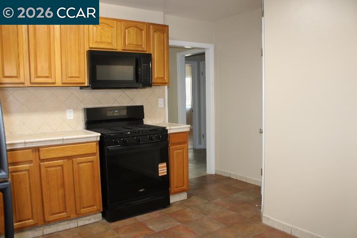 Detail Gallery Image 8 of 17 For 325 21st St. #325,  Richmond,  CA 94801 - 2 Beds | 1 Baths