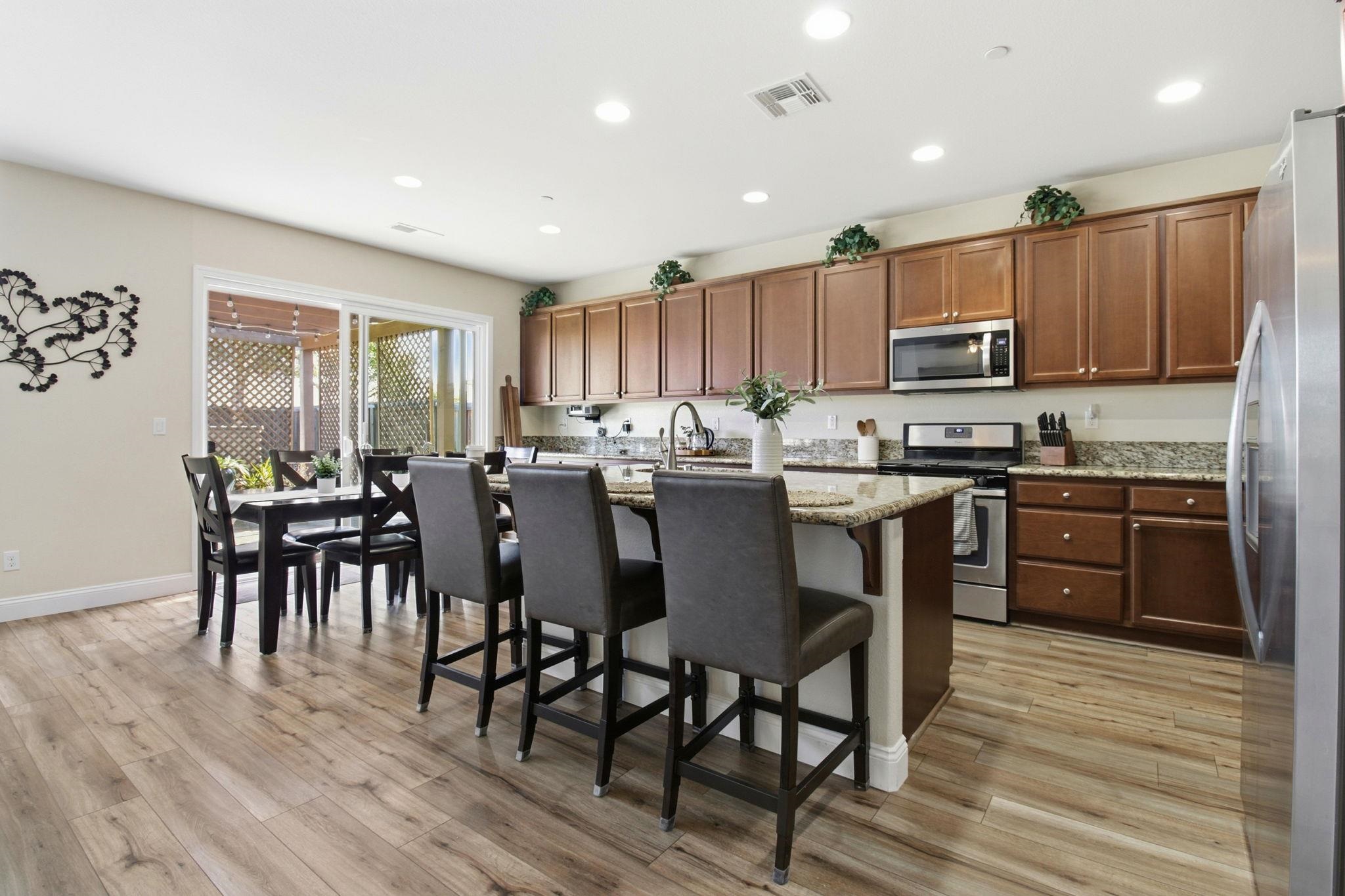 Detail Gallery Image 5 of 34 For 868 N San Remo Ln, Mountain House,  CA 95391 - 4 Beds | 2/1 Baths