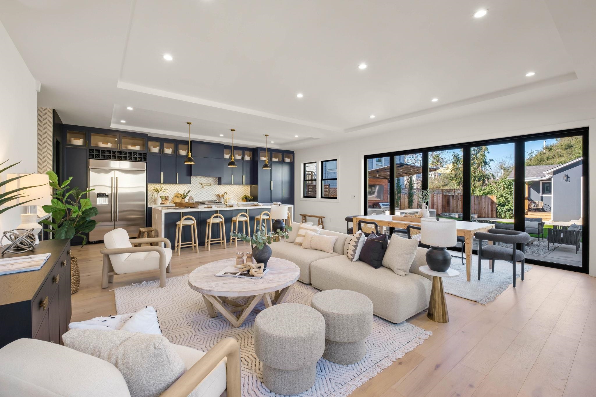 Detail Gallery Image 12 of 58 For 5229 Miles Ave, Oakland,  CA 94618 - 6 Beds | 6/1 Baths