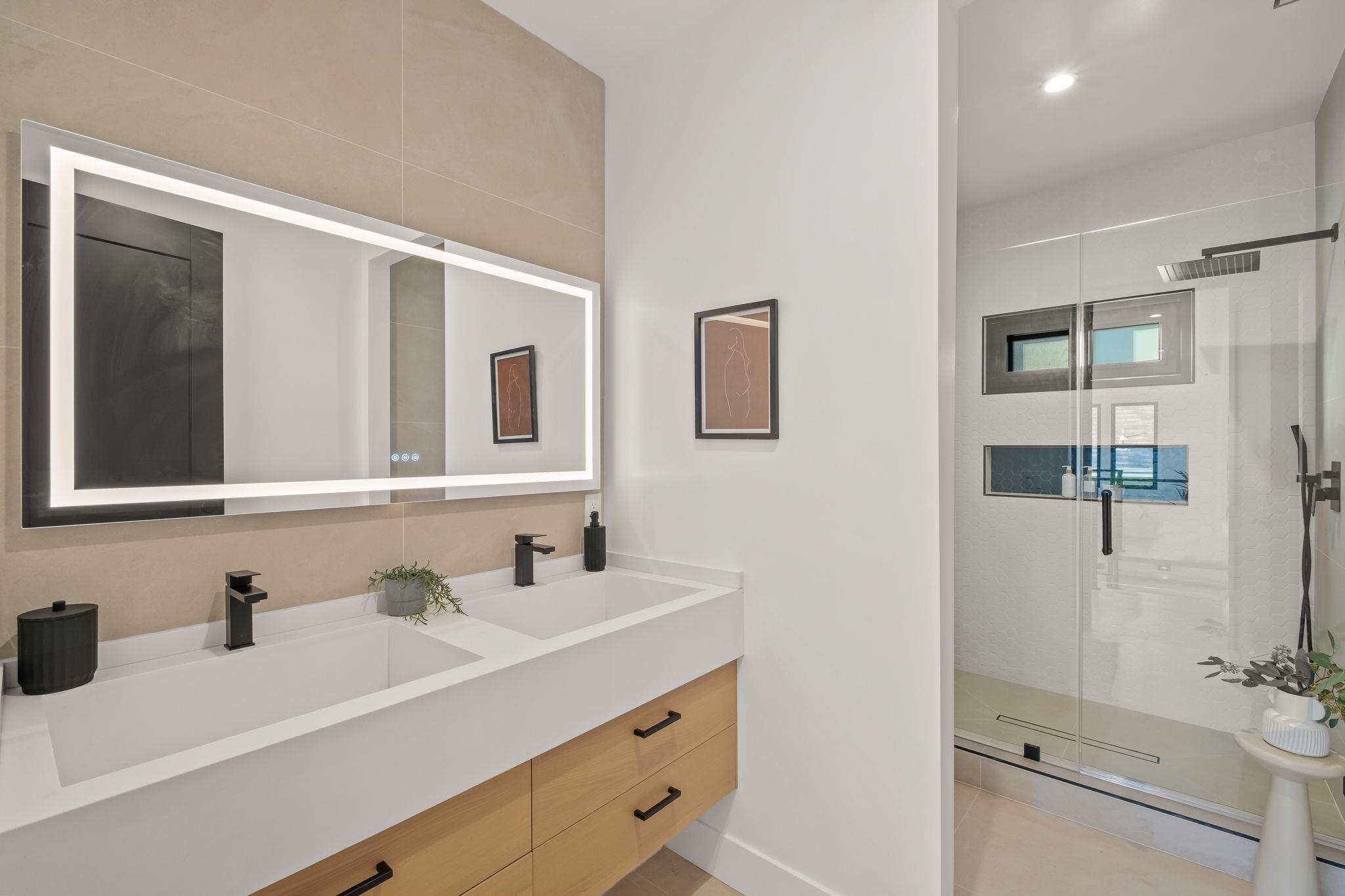 Detail Gallery Image 26 of 58 For 5229 Miles Ave, Oakland,  CA 94618 - 6 Beds | 6/1 Baths