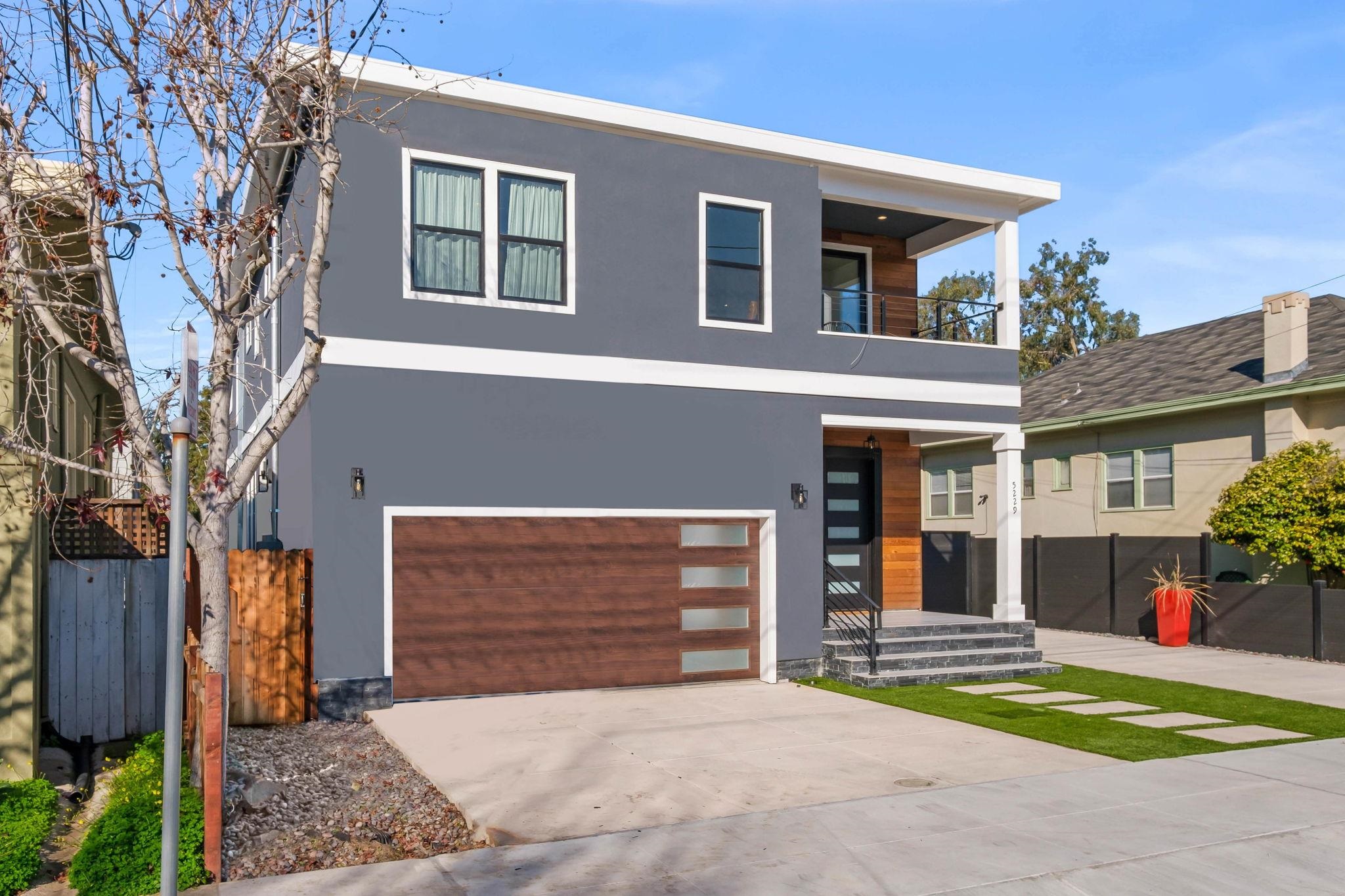 Detail Gallery Image 4 of 58 For 5229 Miles Ave, Oakland,  CA 94618 - 6 Beds | 6/1 Baths