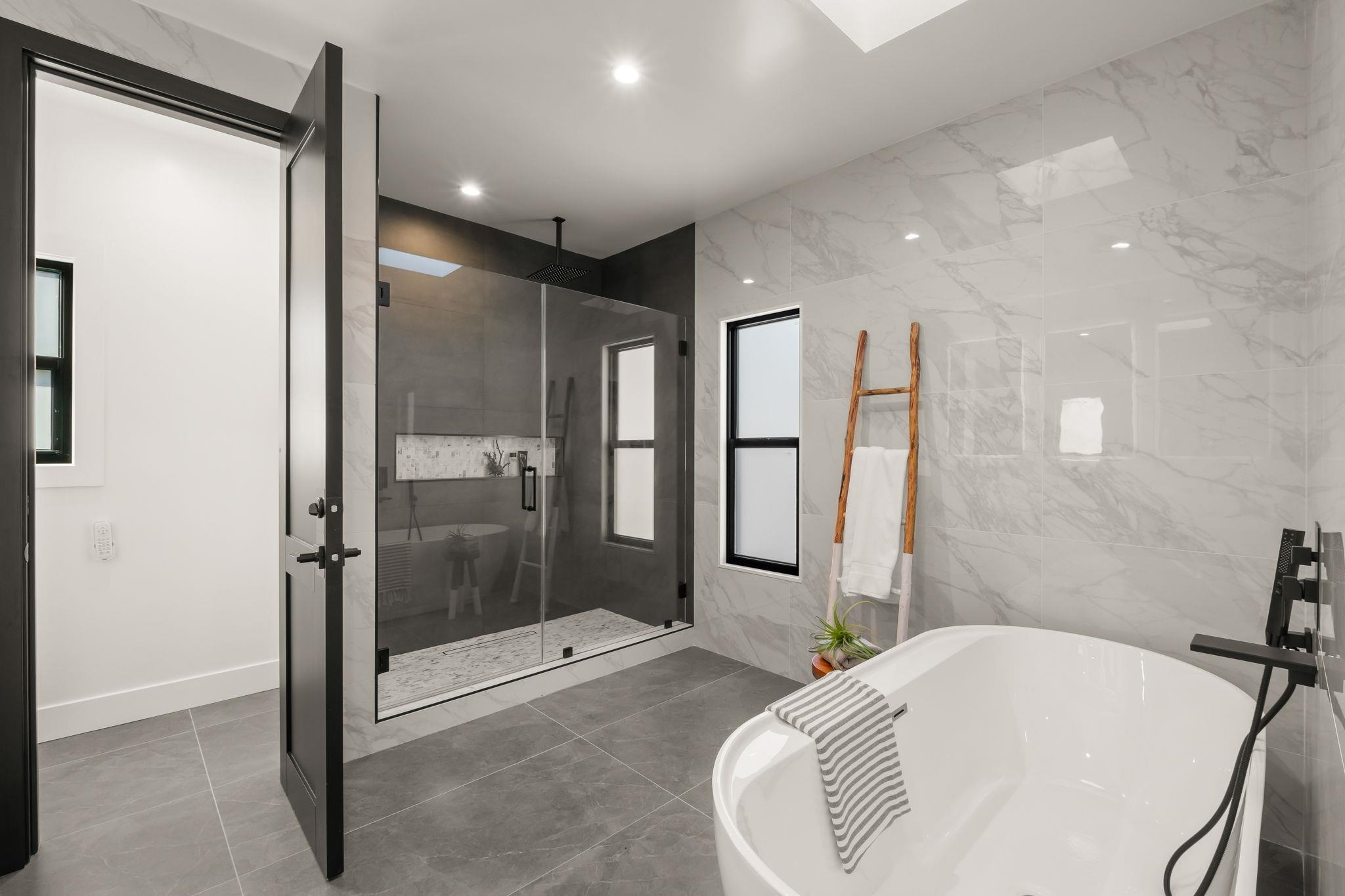 Detail Gallery Image 32 of 58 For 5229 Miles Ave, Oakland,  CA 94618 - 6 Beds | 6/1 Baths