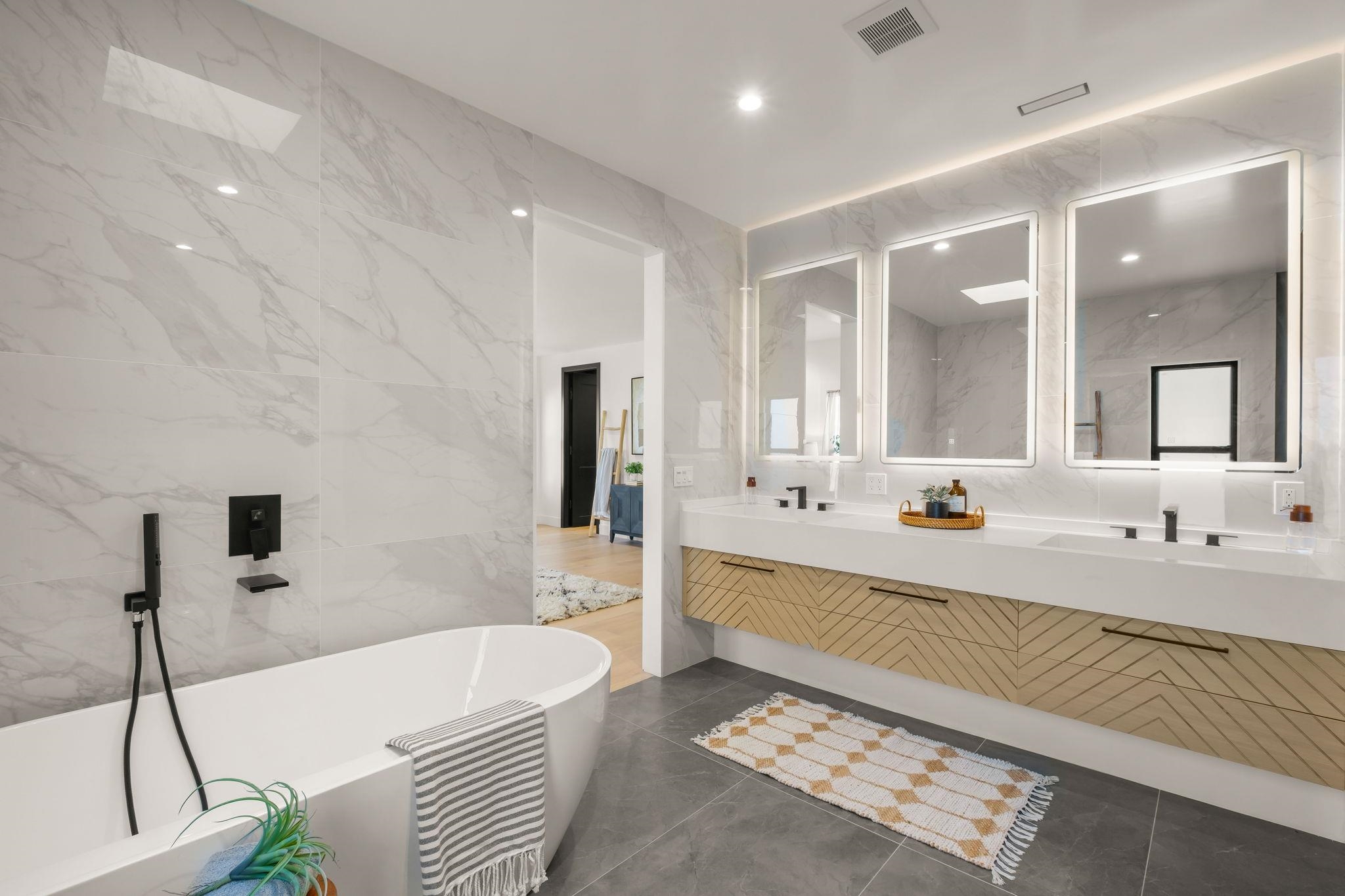 Detail Gallery Image 34 of 58 For 5229 Miles Ave, Oakland,  CA 94618 - 6 Beds | 6/1 Baths