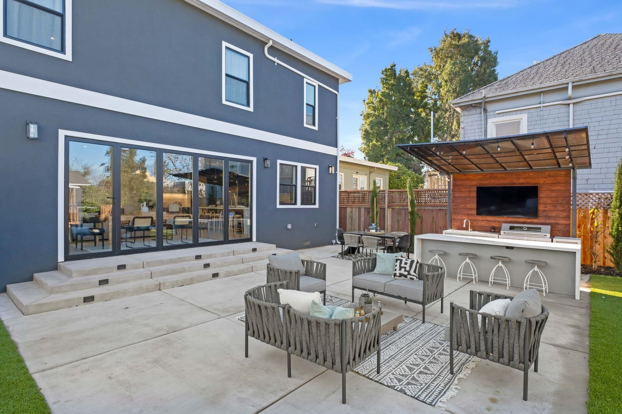 Detail Gallery Image 35 of 58 For 5229 Miles Ave, Oakland,  CA 94618 - 6 Beds | 6/1 Baths