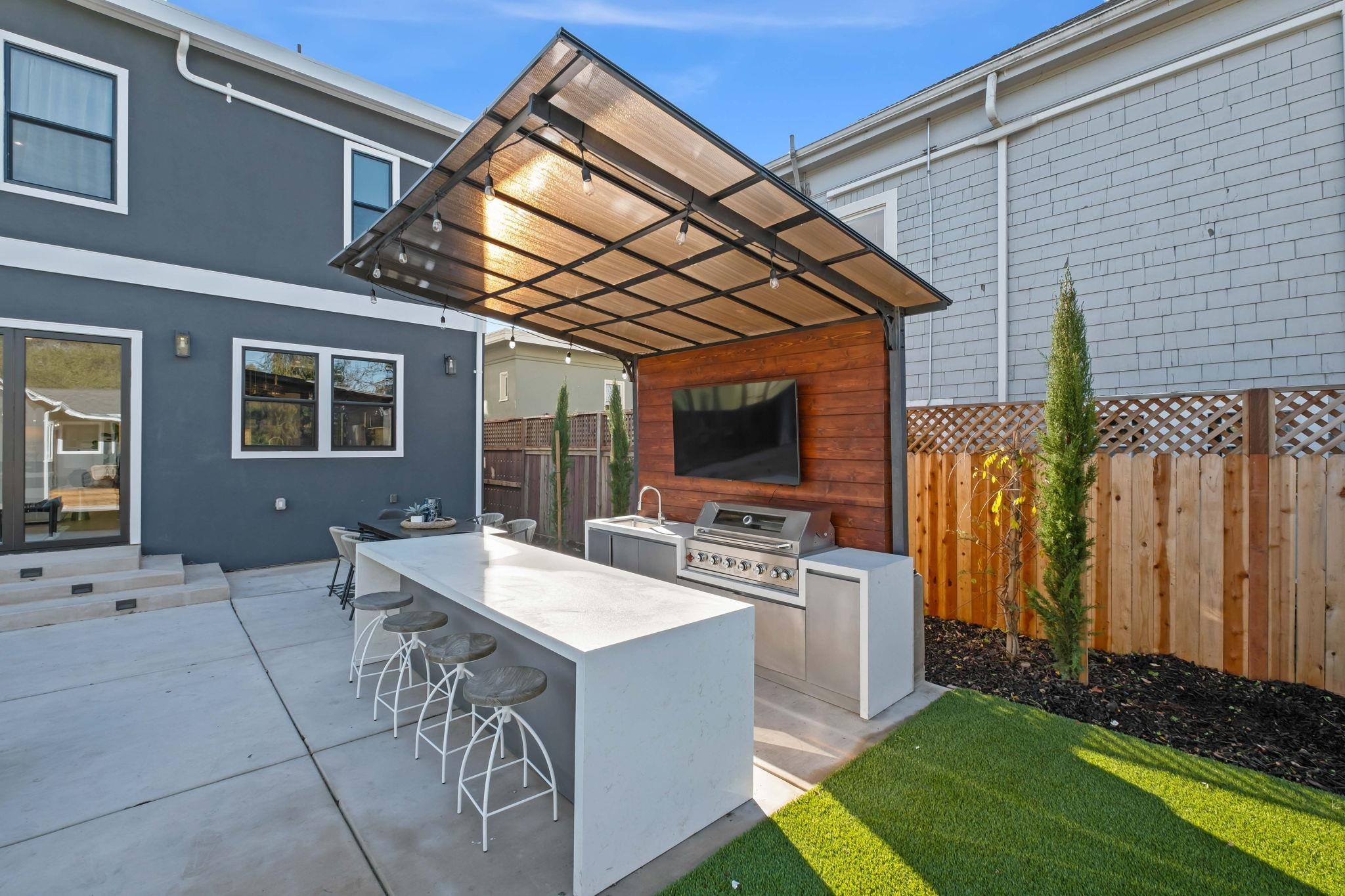 Detail Gallery Image 36 of 58 For 5229 Miles Ave, Oakland,  CA 94618 - 6 Beds | 6/1 Baths