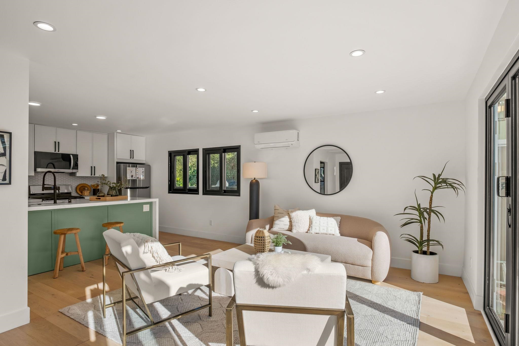 Detail Gallery Image 43 of 58 For 5229 Miles Ave, Oakland,  CA 94618 - 6 Beds | 6/1 Baths