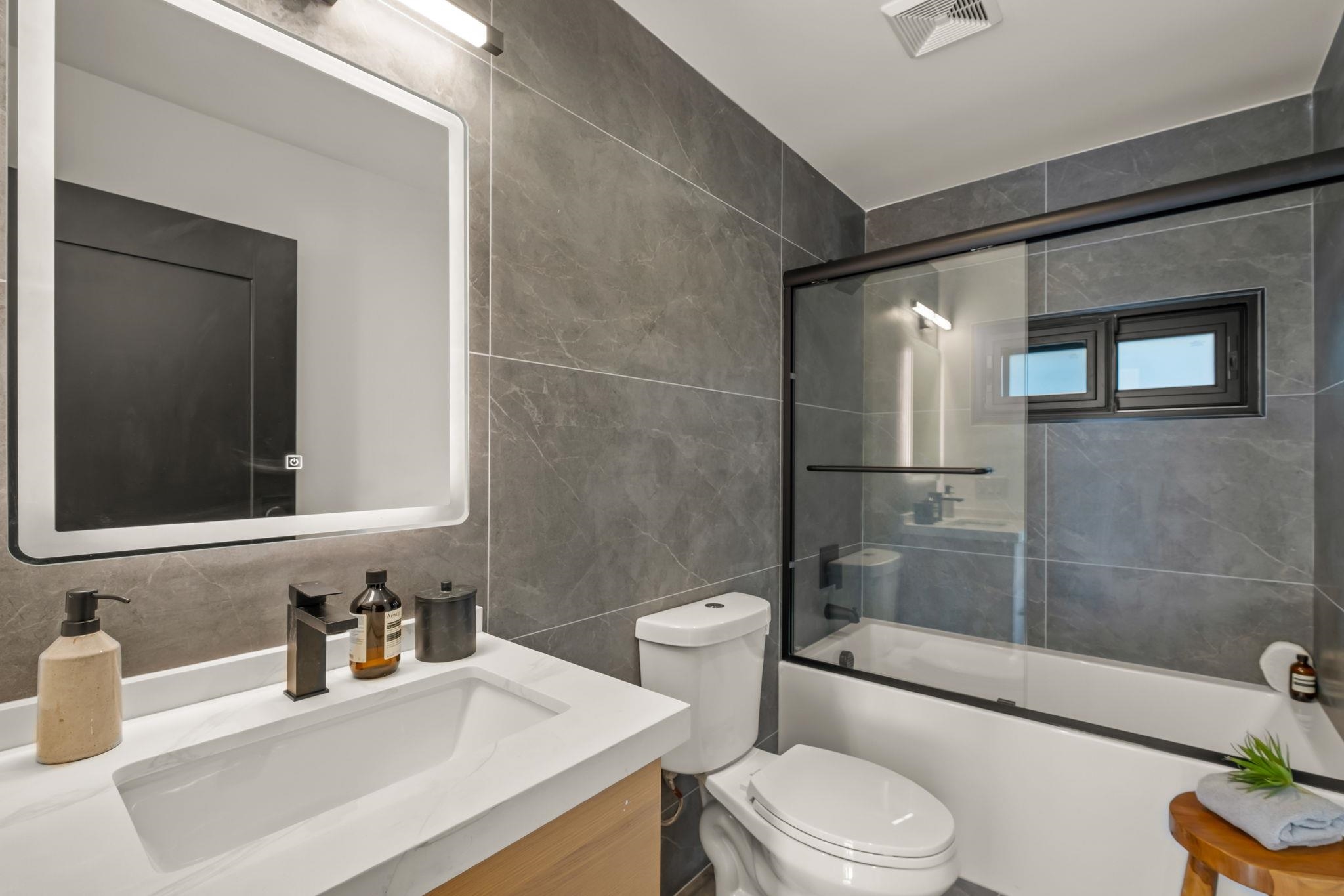 Detail Gallery Image 47 of 58 For 5229 Miles Ave, Oakland,  CA 94618 - 6 Beds | 6/1 Baths