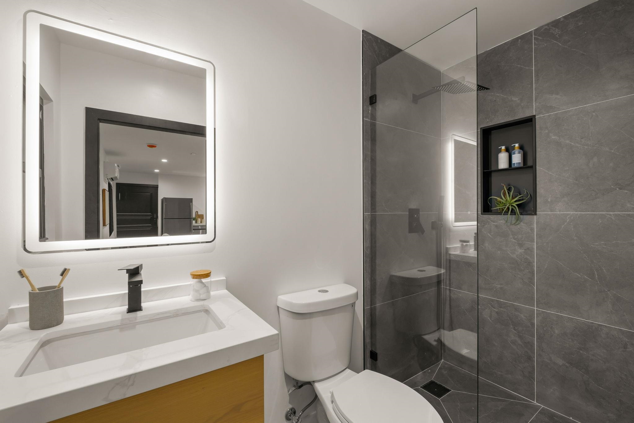 Detail Gallery Image 53 of 58 For 5229 Miles Ave, Oakland,  CA 94618 - 6 Beds | 6/1 Baths