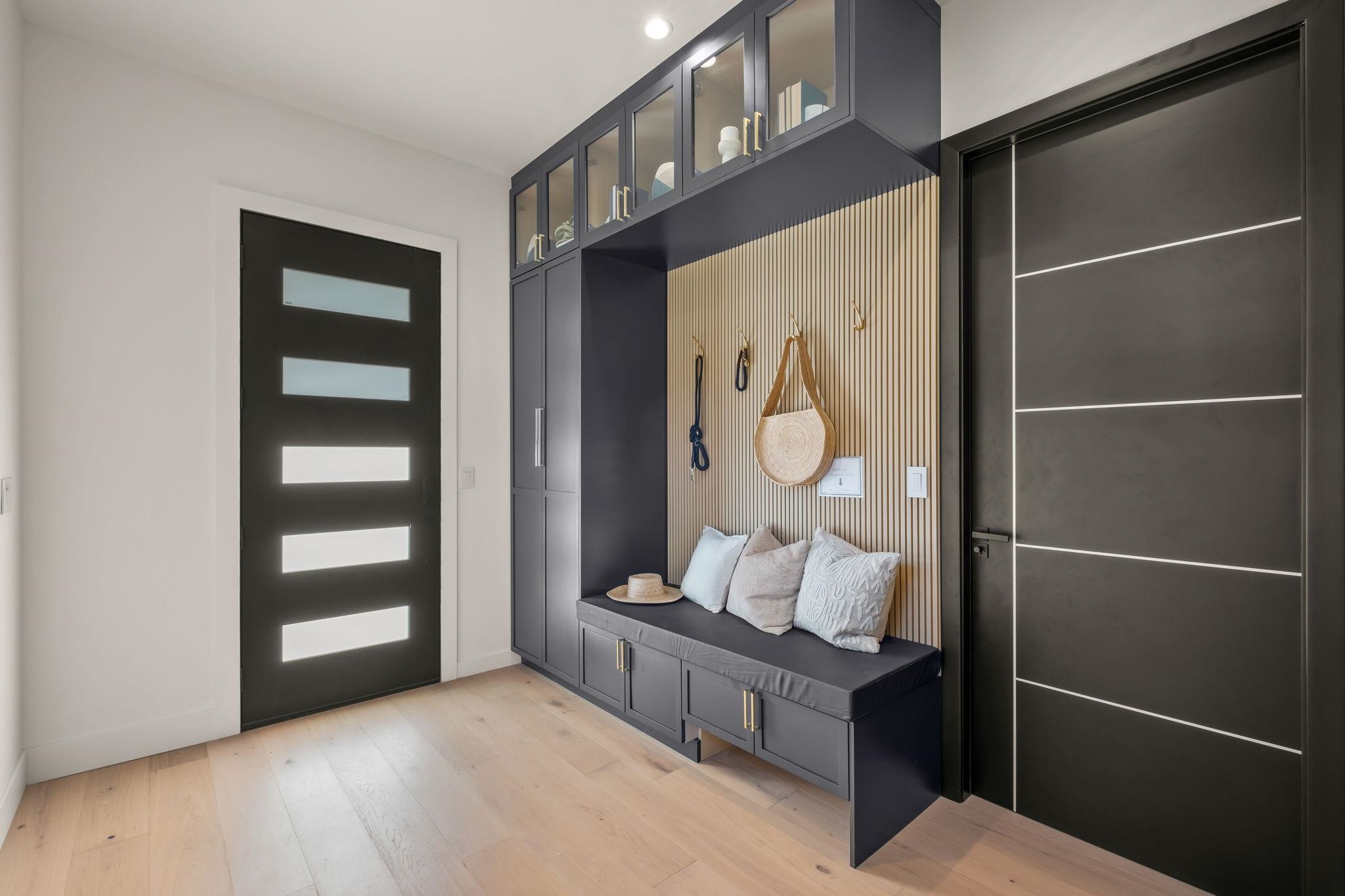 Detail Gallery Image 7 of 58 For 5229 Miles Ave, Oakland,  CA 94618 - 6 Beds | 6/1 Baths