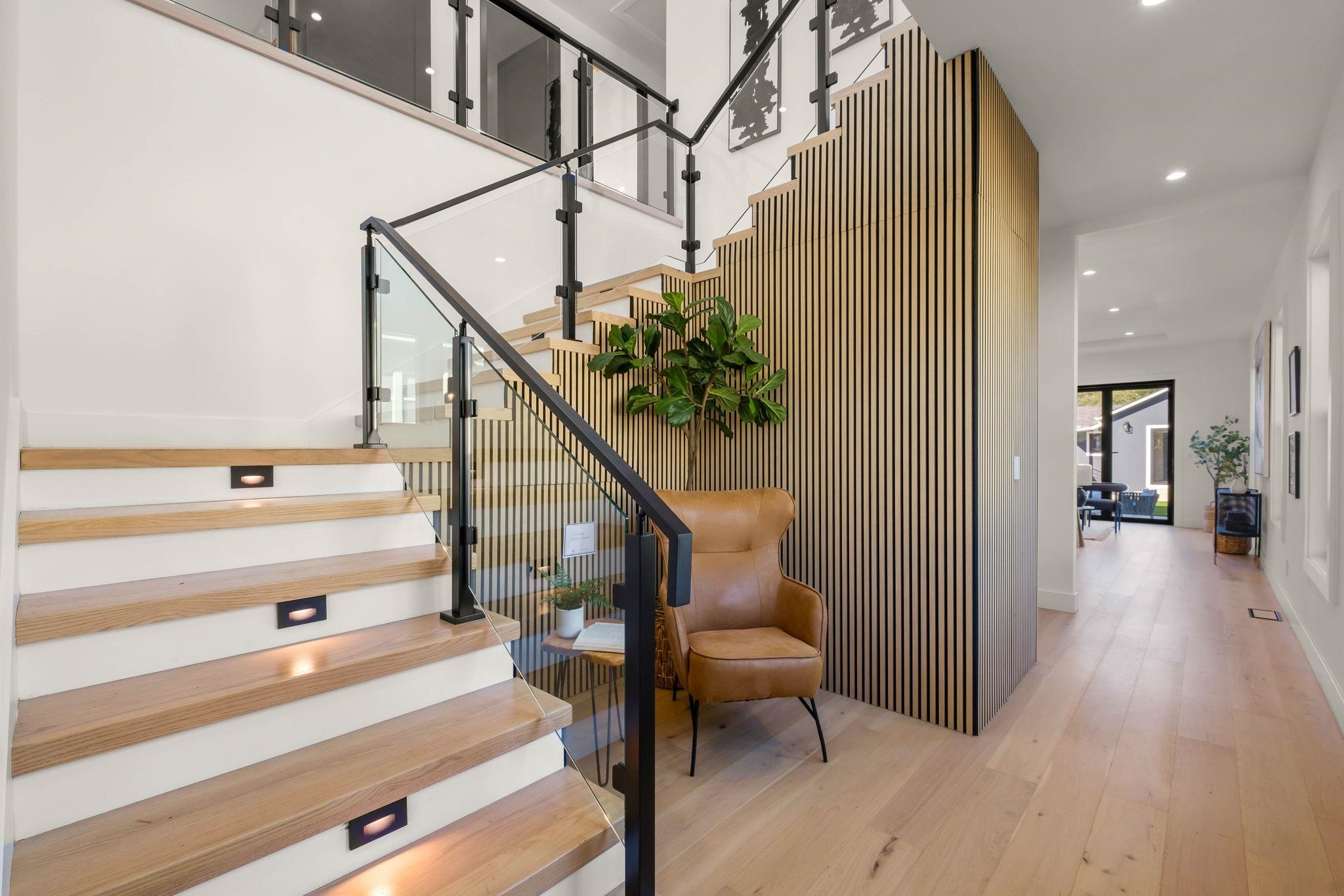 Detail Gallery Image 8 of 58 For 5229 Miles Ave, Oakland,  CA 94618 - 6 Beds | 6/1 Baths