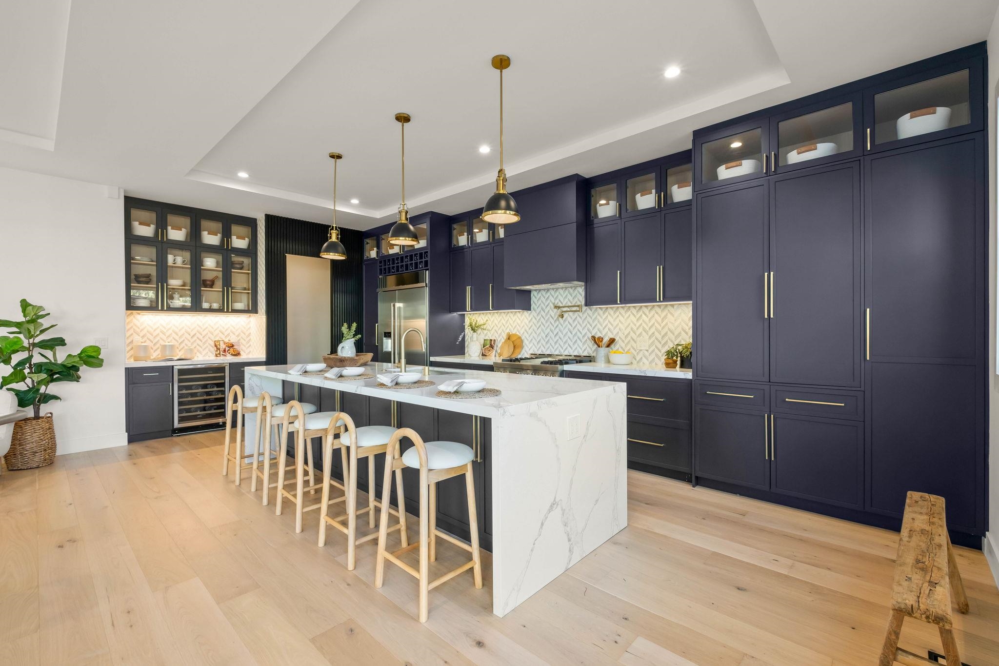 Detail Gallery Image 10 of 58 For 5229 Miles Ave, Oakland,  CA 94618 - 6 Beds | 6/1 Baths