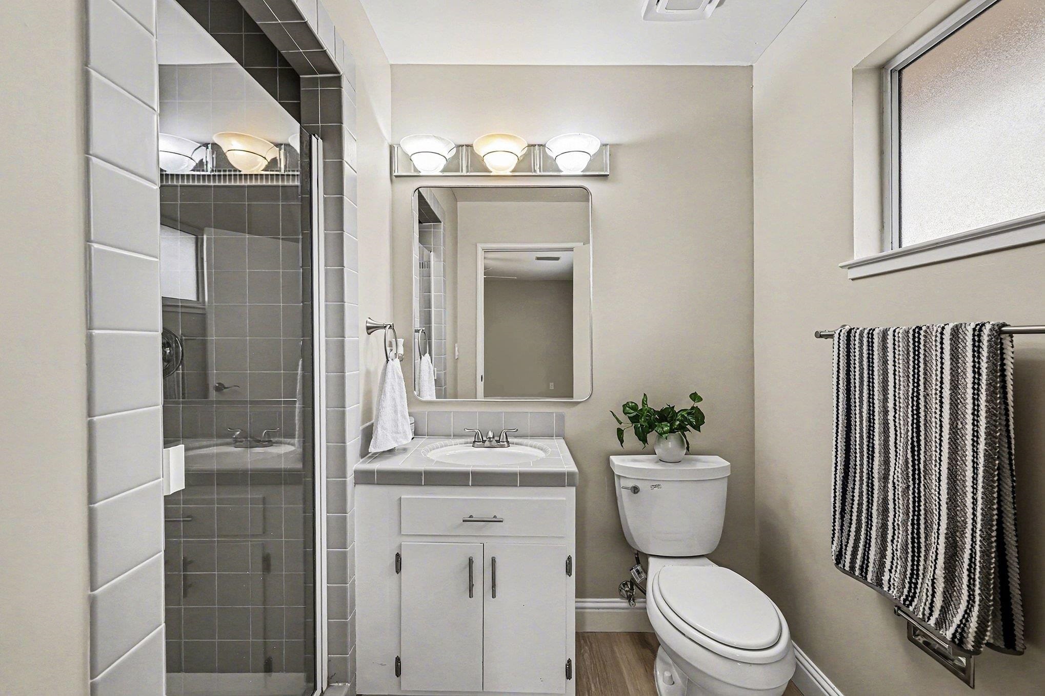 Detail Gallery Image 19 of 29 For 6 Lake St, Pittsburg,  CA 94565 - 5 Beds | 3 Baths