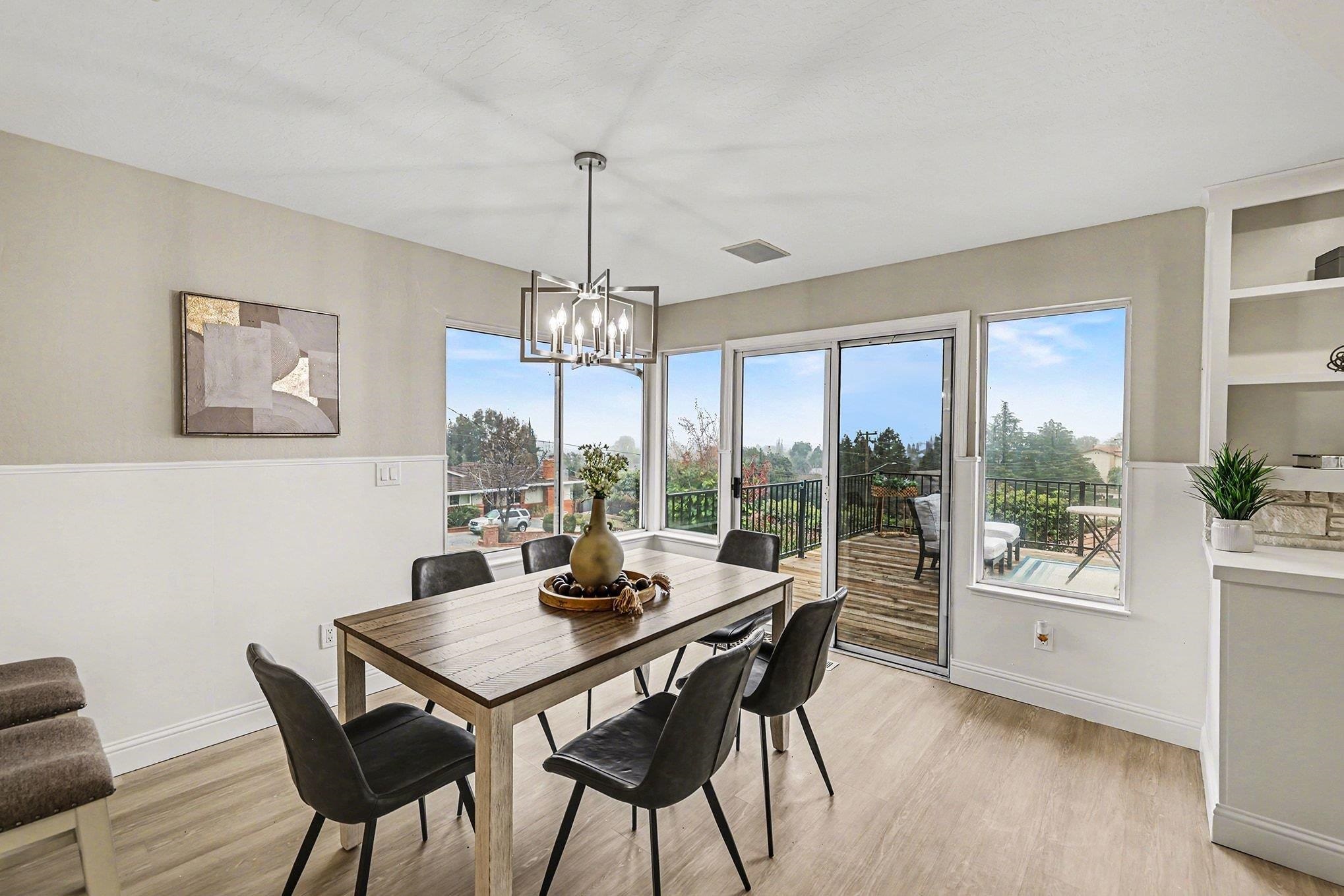 Detail Gallery Image 10 of 29 For 6 Lake St, Pittsburg,  CA 94565 - 5 Beds | 3 Baths