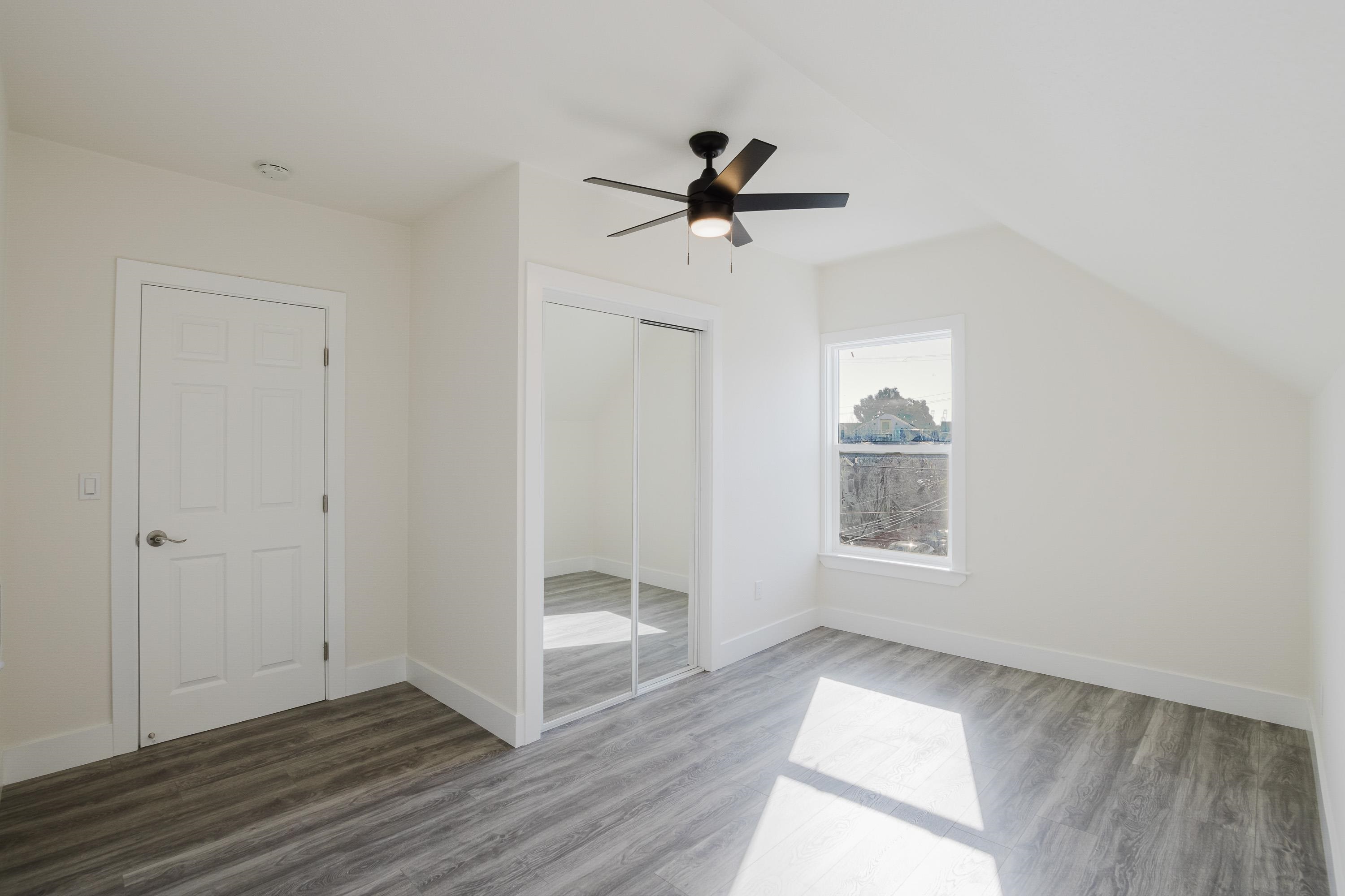 Detail Gallery Image 19 of 33 For 1778 8th St, Oakland,  CA 94607 - 6 Beds | 3 Baths